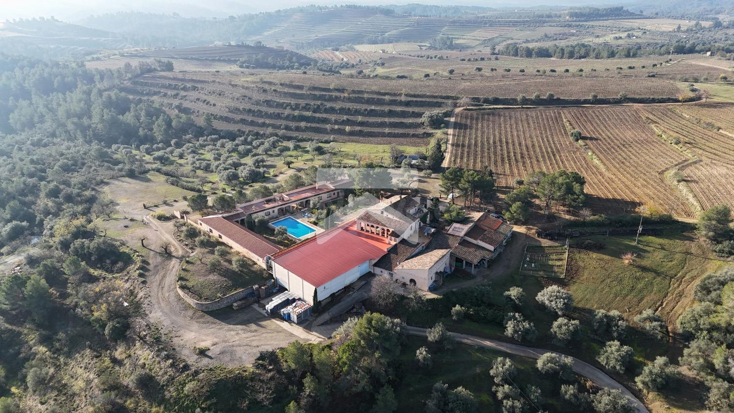 Finca histórica destinada a hotel con bodegas en Priorat