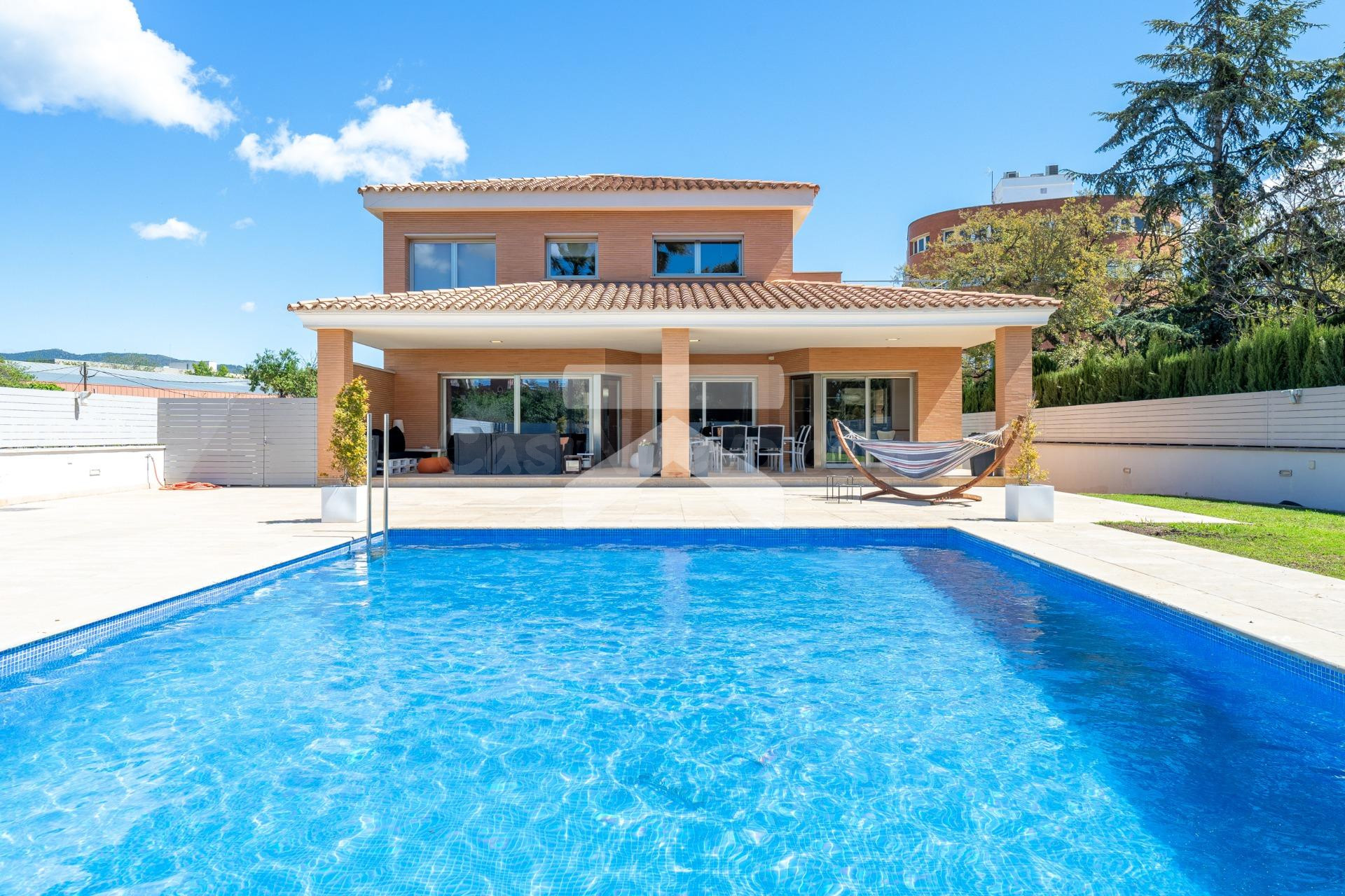 Vivienda de lujo de arquitectura contemporánea