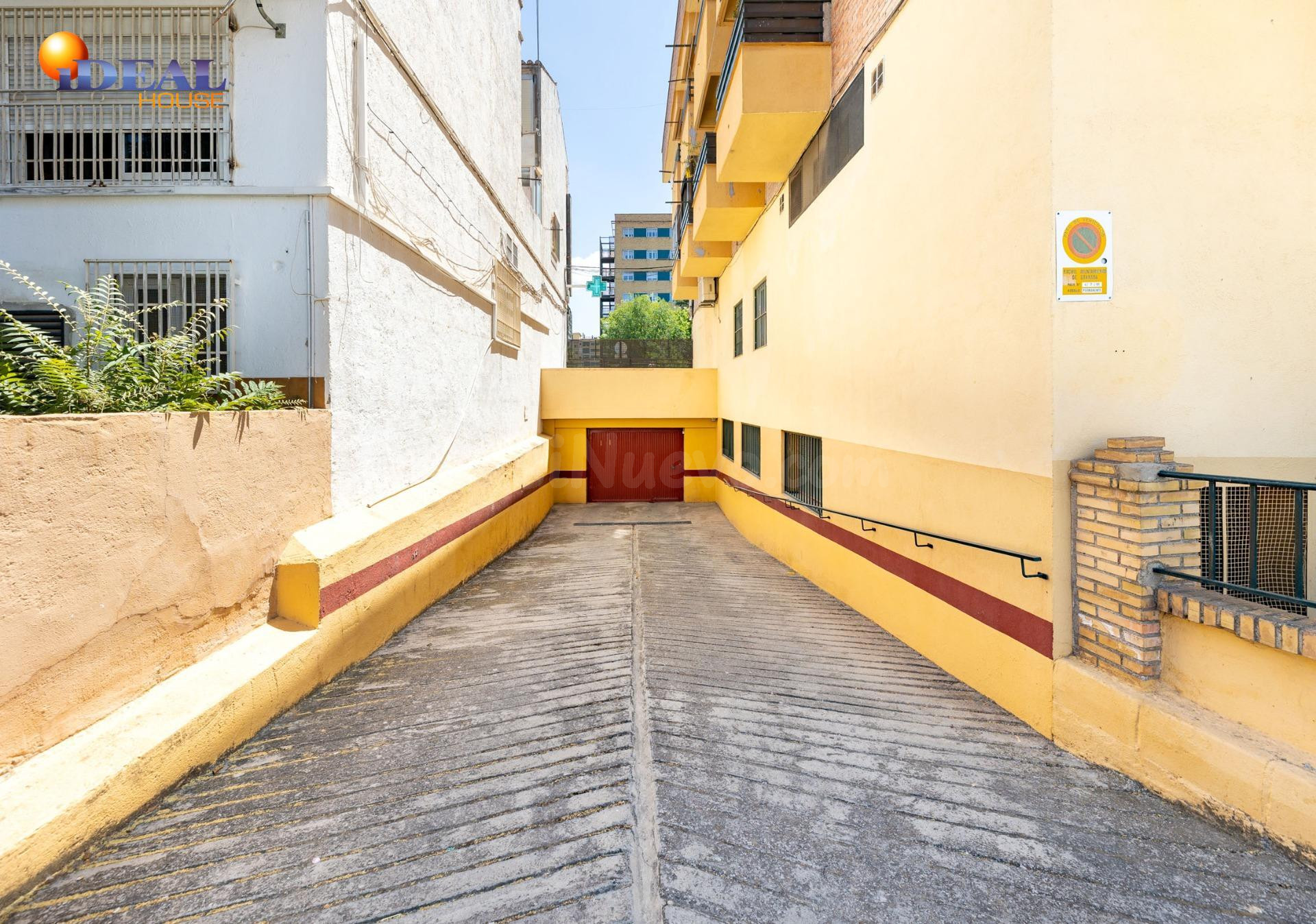 Plaza de garaje en venta junto a Traumatología.