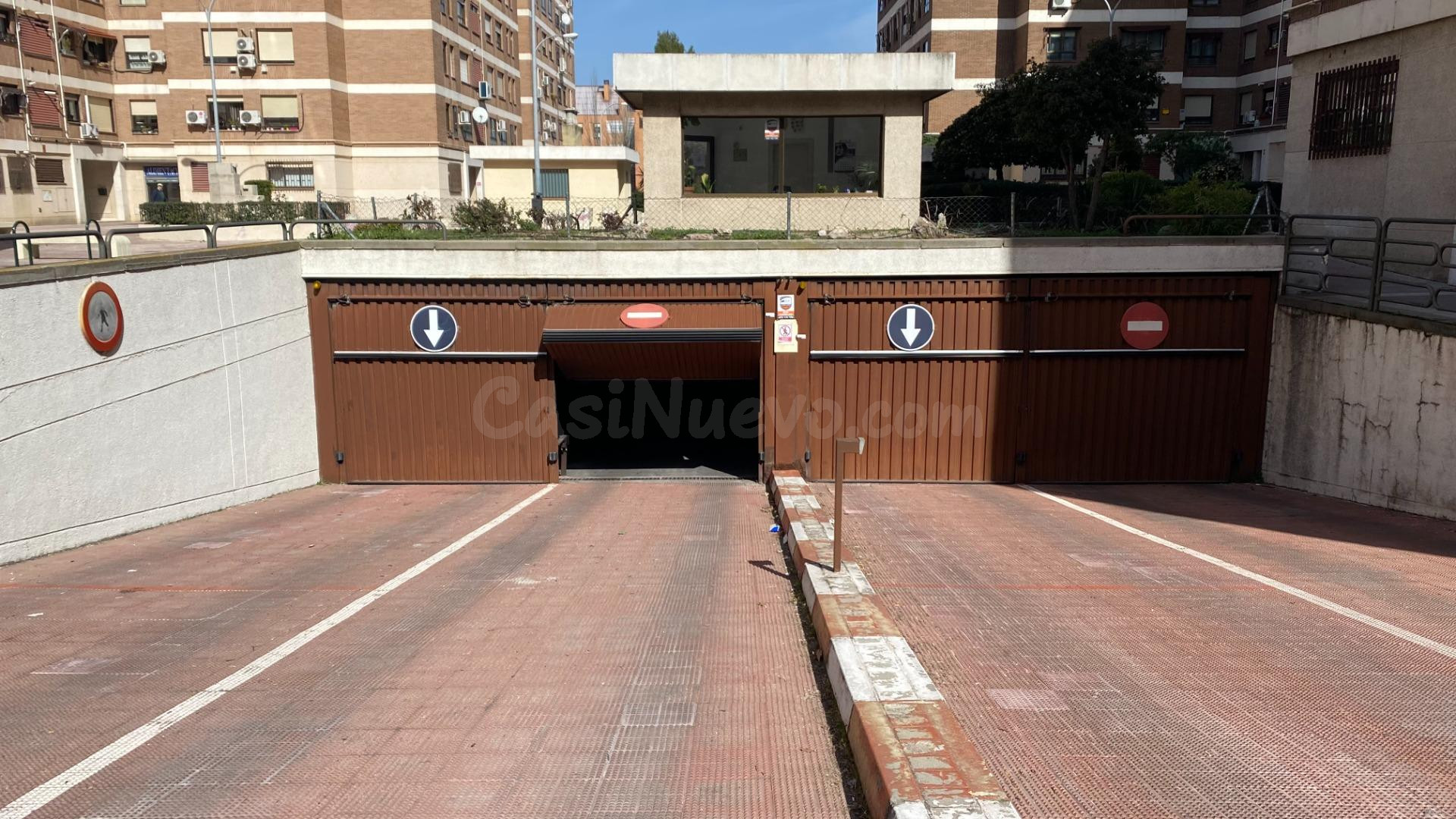 Plaza de garaje para moto.