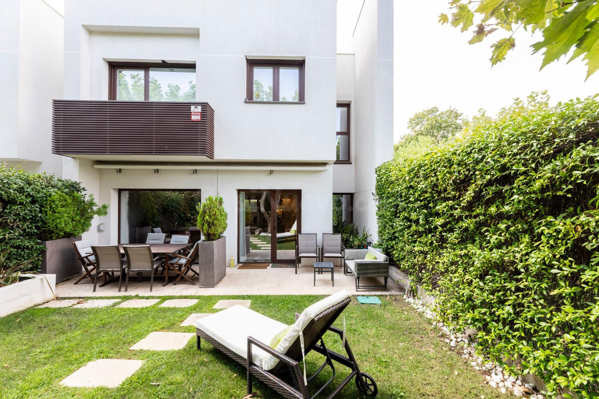 CHALET EN PLENO CENTRO DE TORRELODONES
