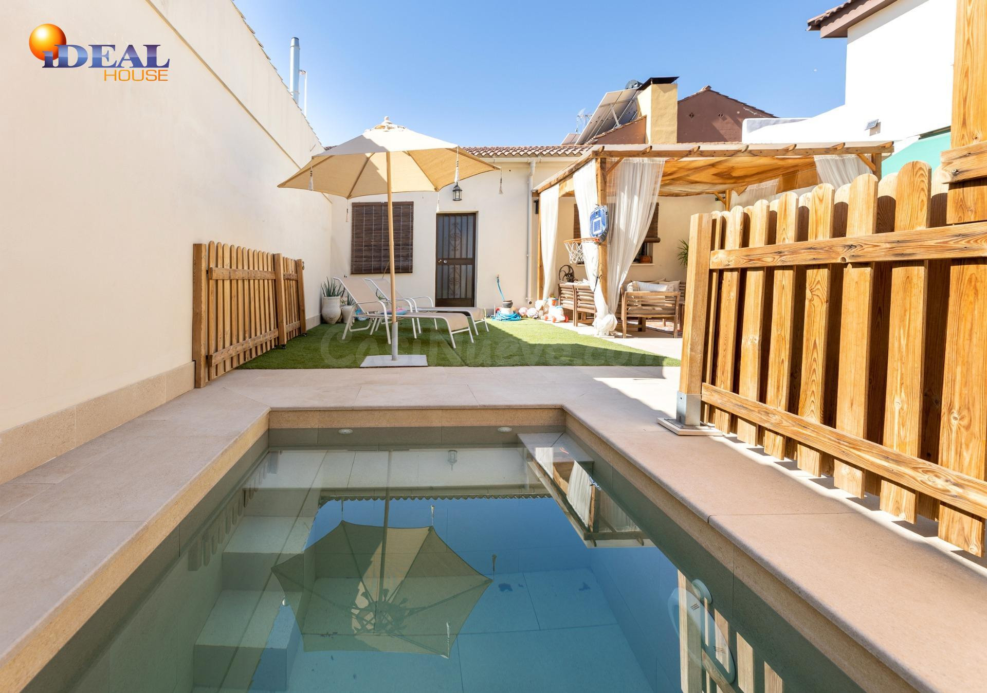 ¡EXCLUSIVO CHALET PAREADO TOTALMENTE REFORMADO CON JACUZZI Y 4 DORMITORIOS!