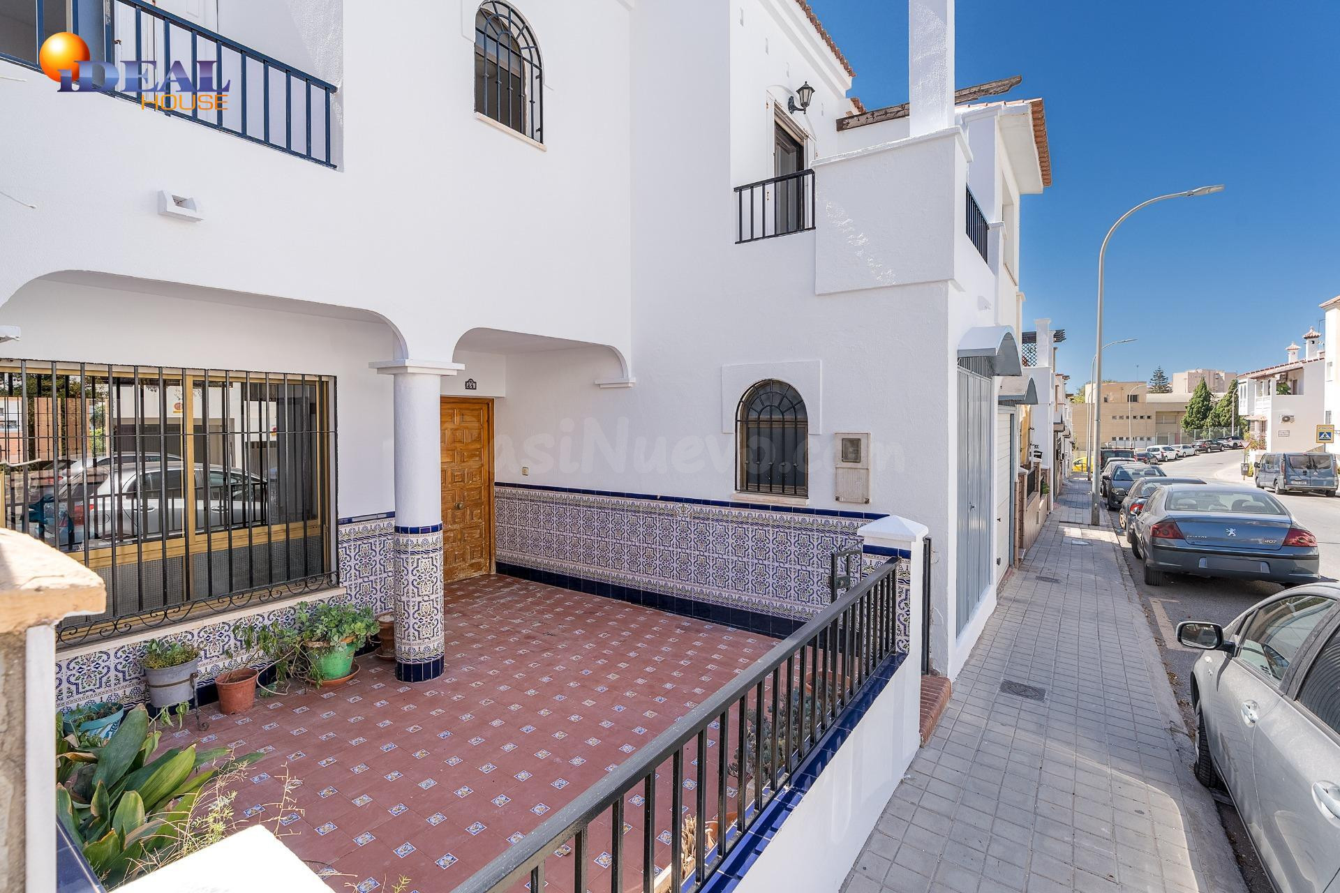 CASA ADOSADA EN MOTRIL