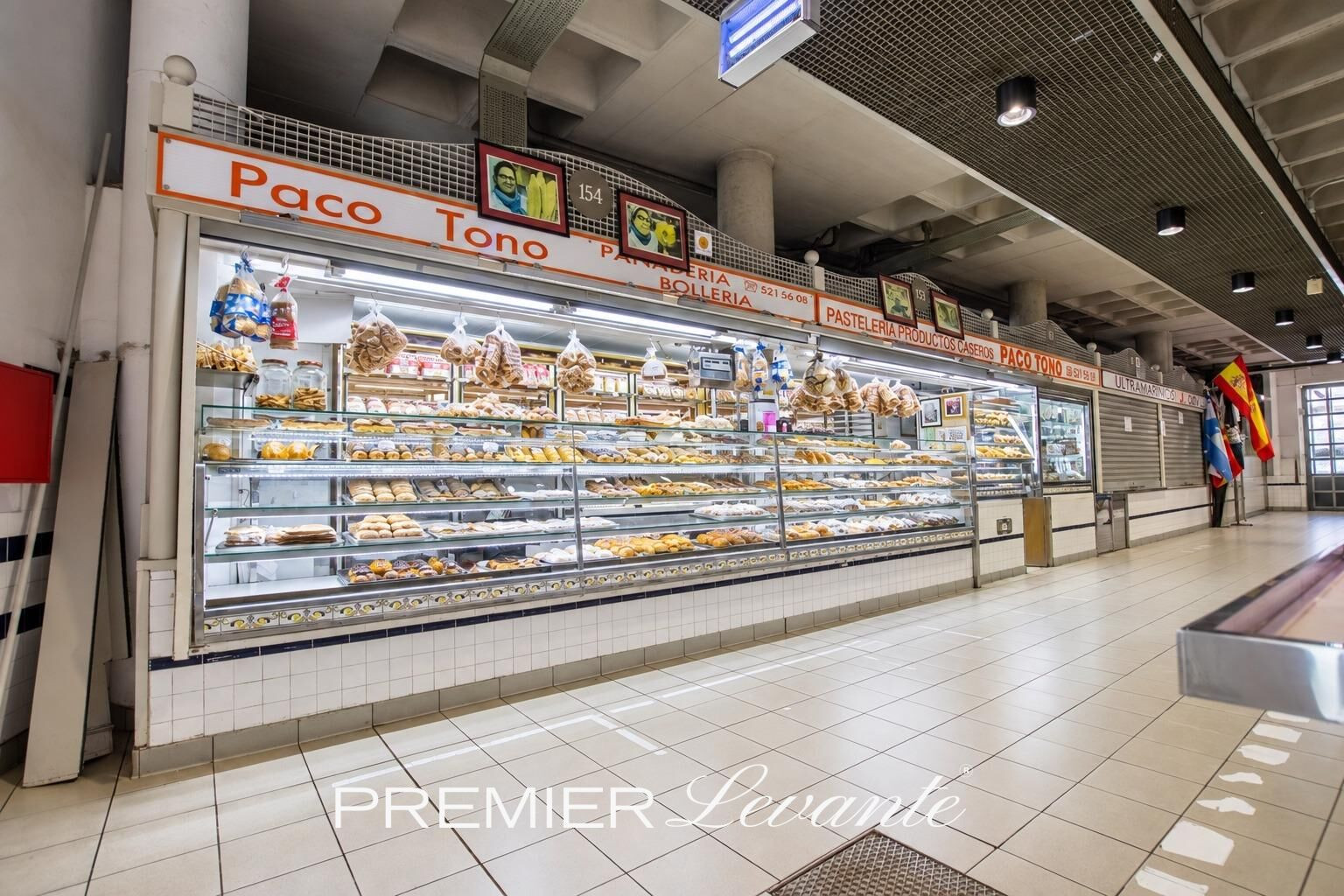 PANADERÍA HISTÓRICA EN EL MERCADO CENTRAL DE ALICANTE — TRASPASO POR JUBILACIÓN