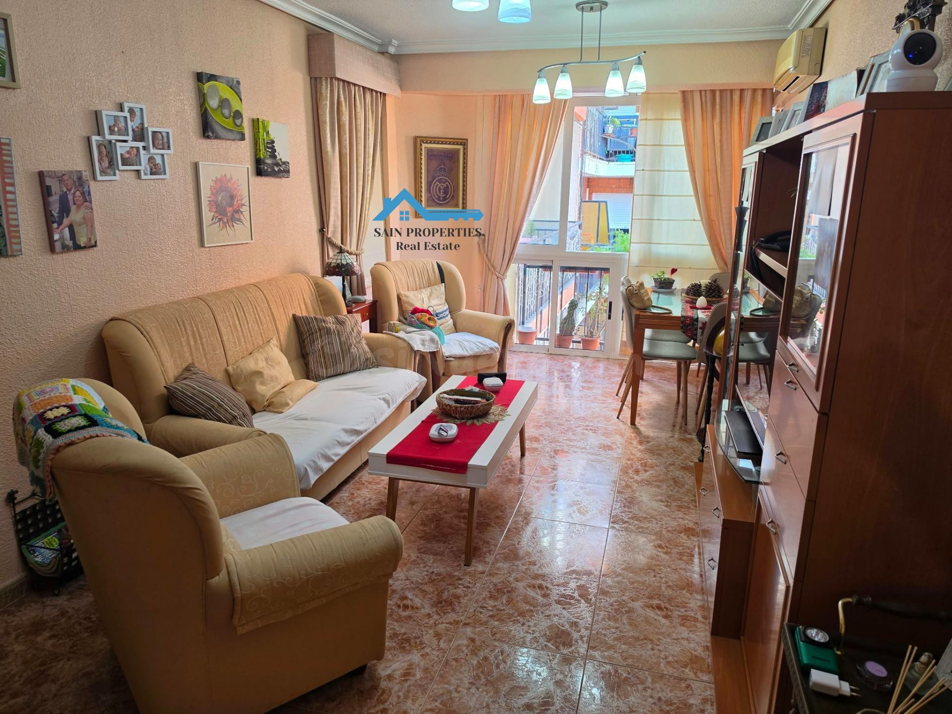 Amplio piso de 3 dormitorios en Alicante, zona Los Ángeles