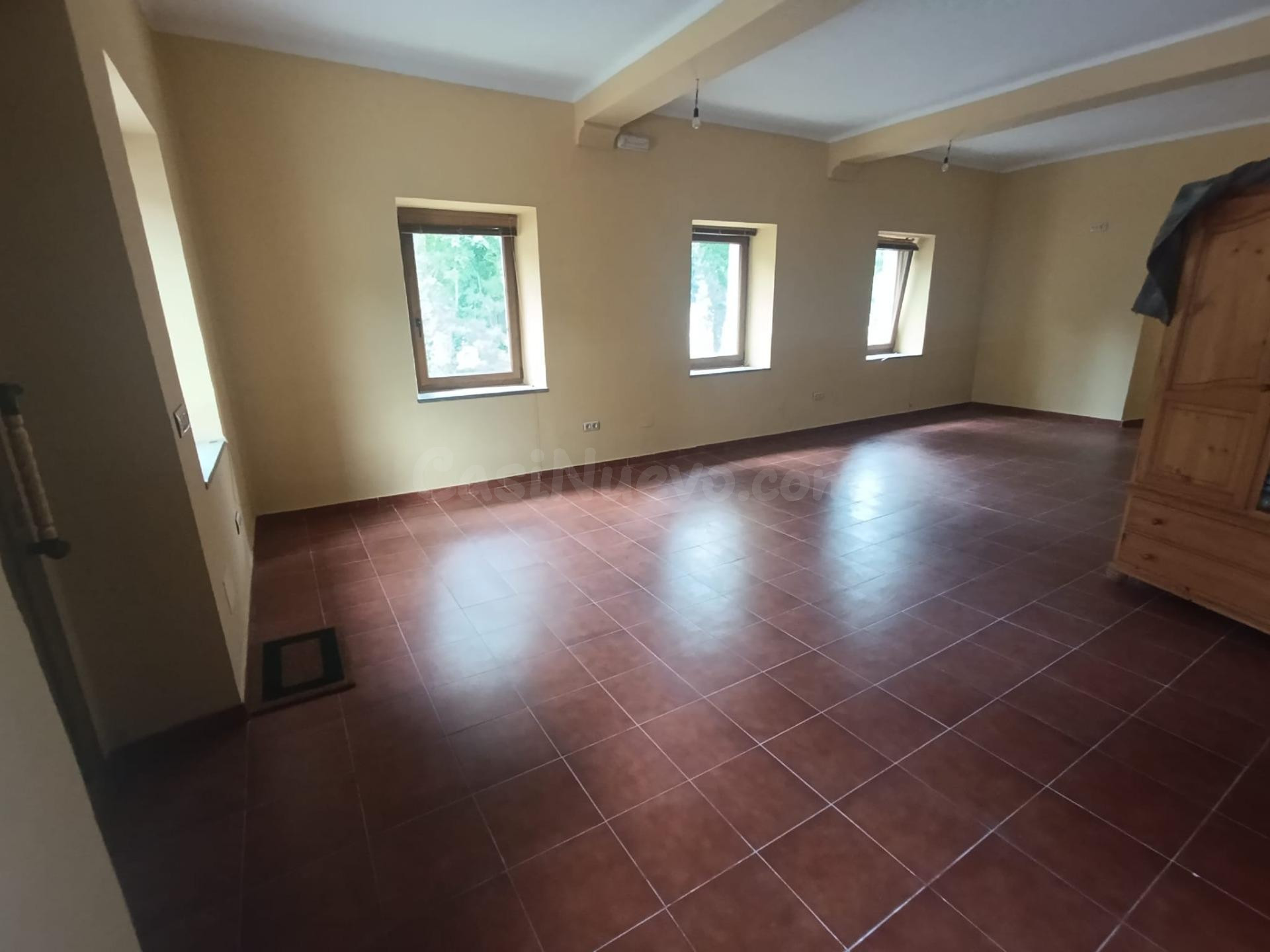Bajo en venta en Entrago, Teverga