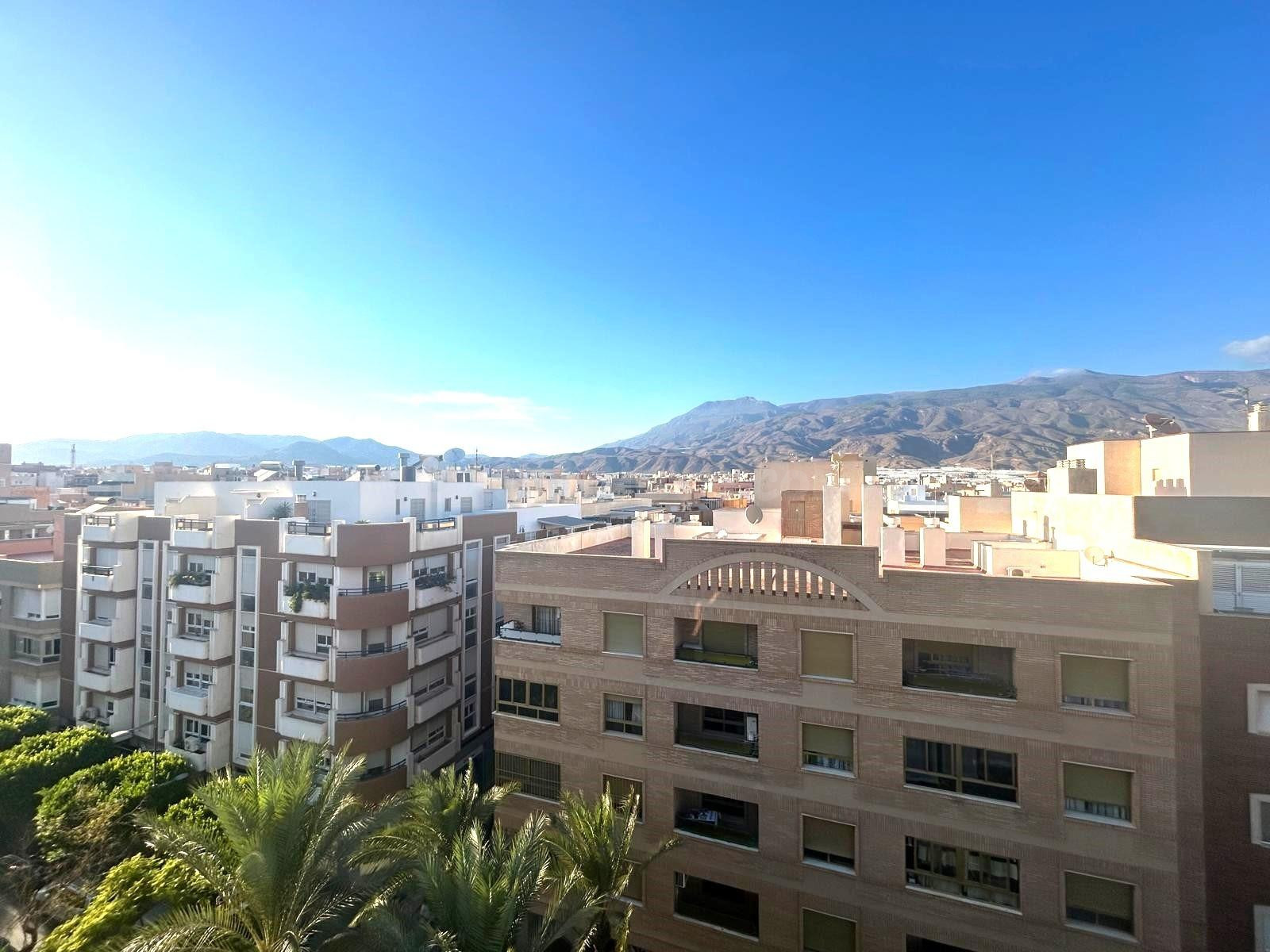 ¡Amplio y luminoso! Gran piso de 4 dormitorios en pleno Bulevar de El Ejido!