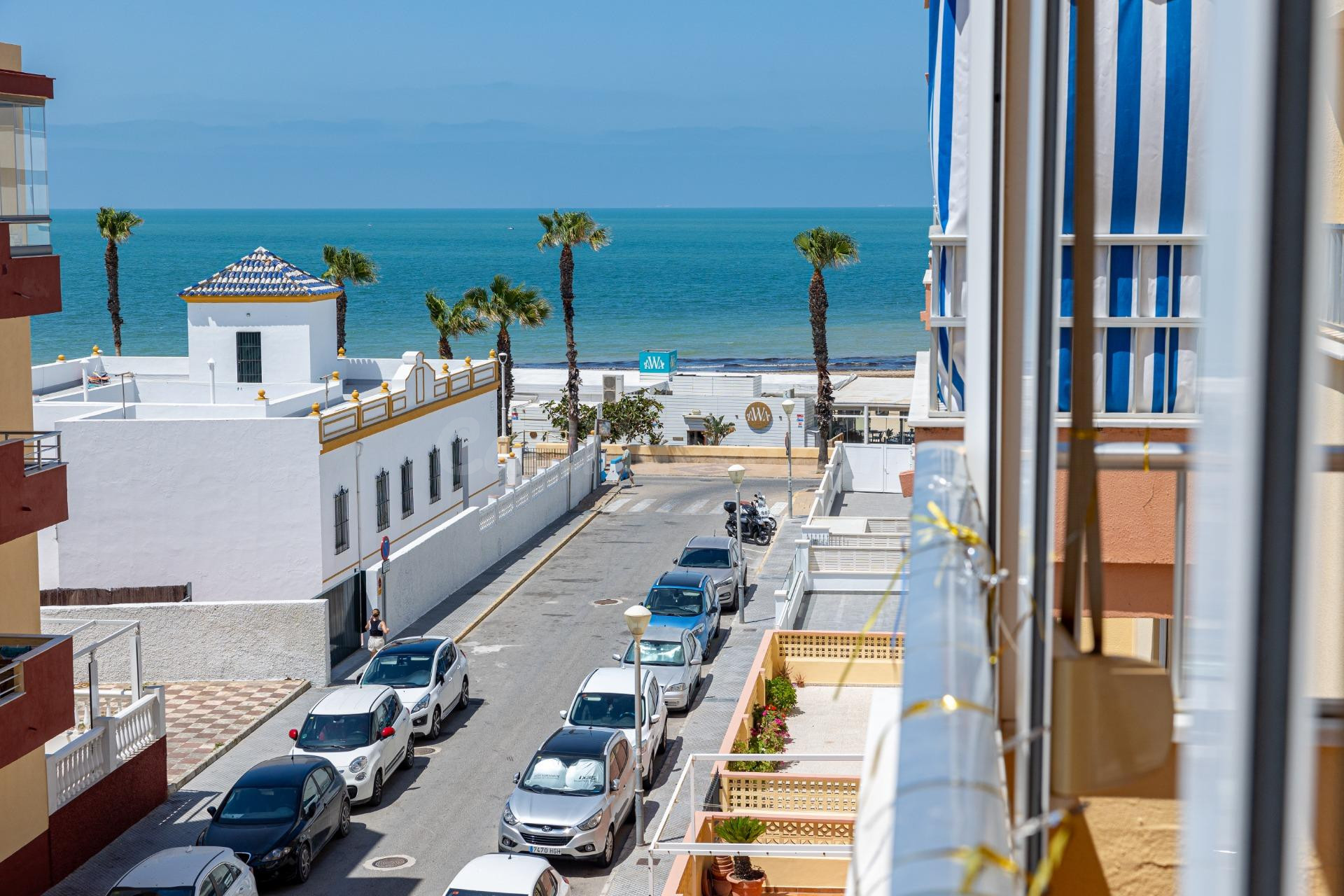PISO REFORMADO CON 3 habitaciones EN PLAYA DE REGLA Y VISTA LATERAL DEL MAR
