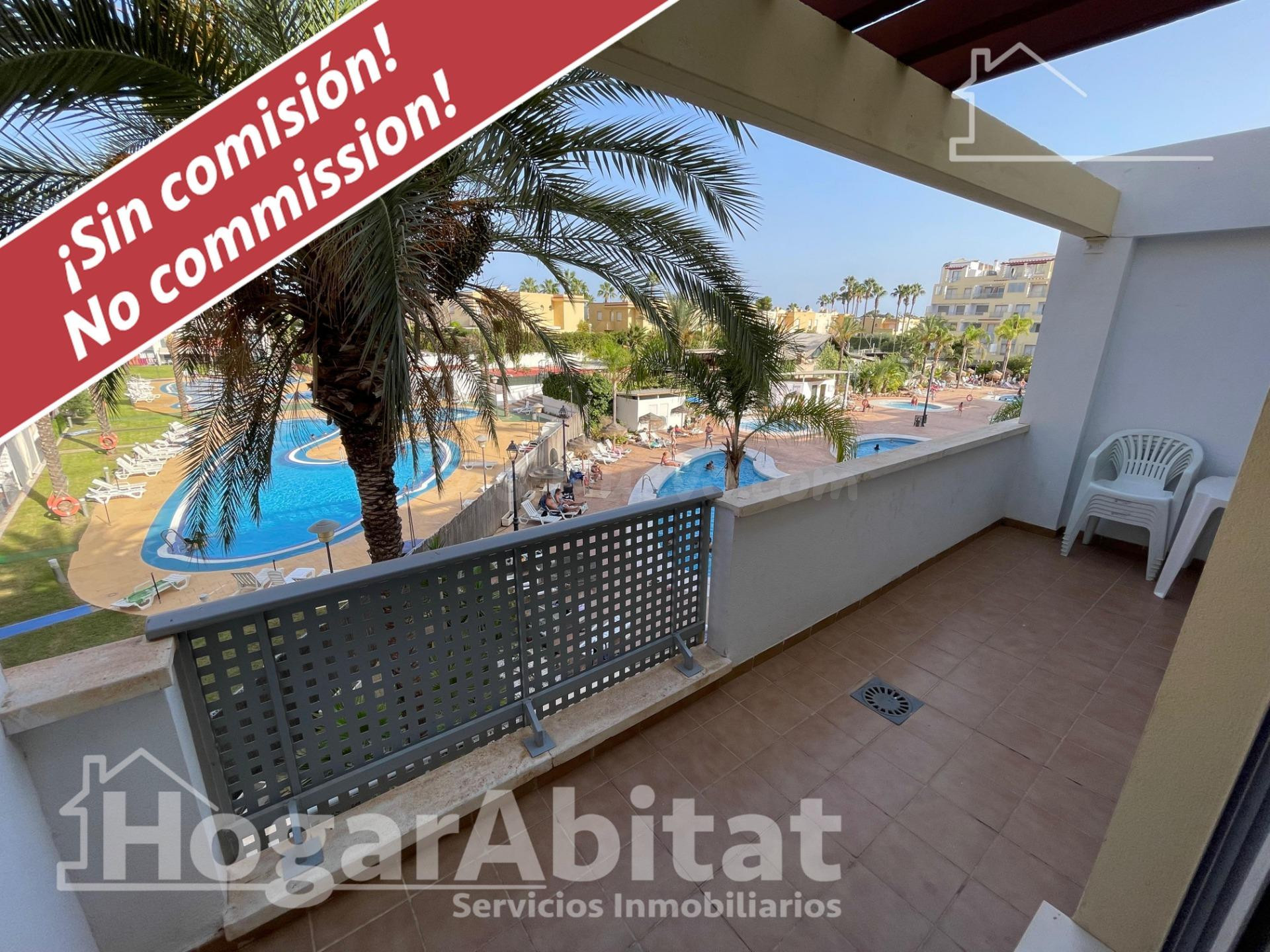 EN RESIDENCIAL CON PISCINA, GARAJE Y TERRAZA JUNTO A LA PLAYA