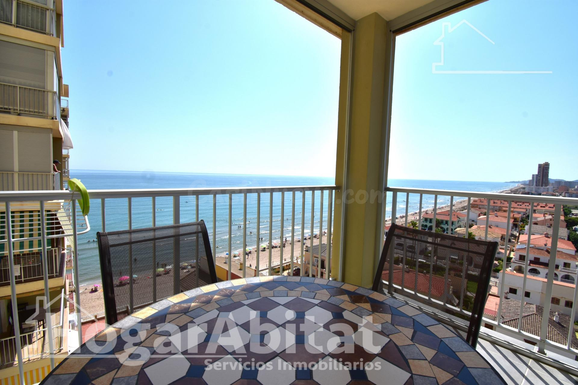 ¡PRIMERA LINEA DE LA PLAYA! REFORMADO CON TERRAZA CON VISTAS AL MAR