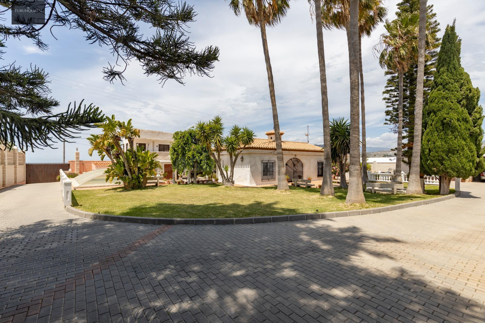 VILLA EN EL PUNTALÓN. MOTRIL