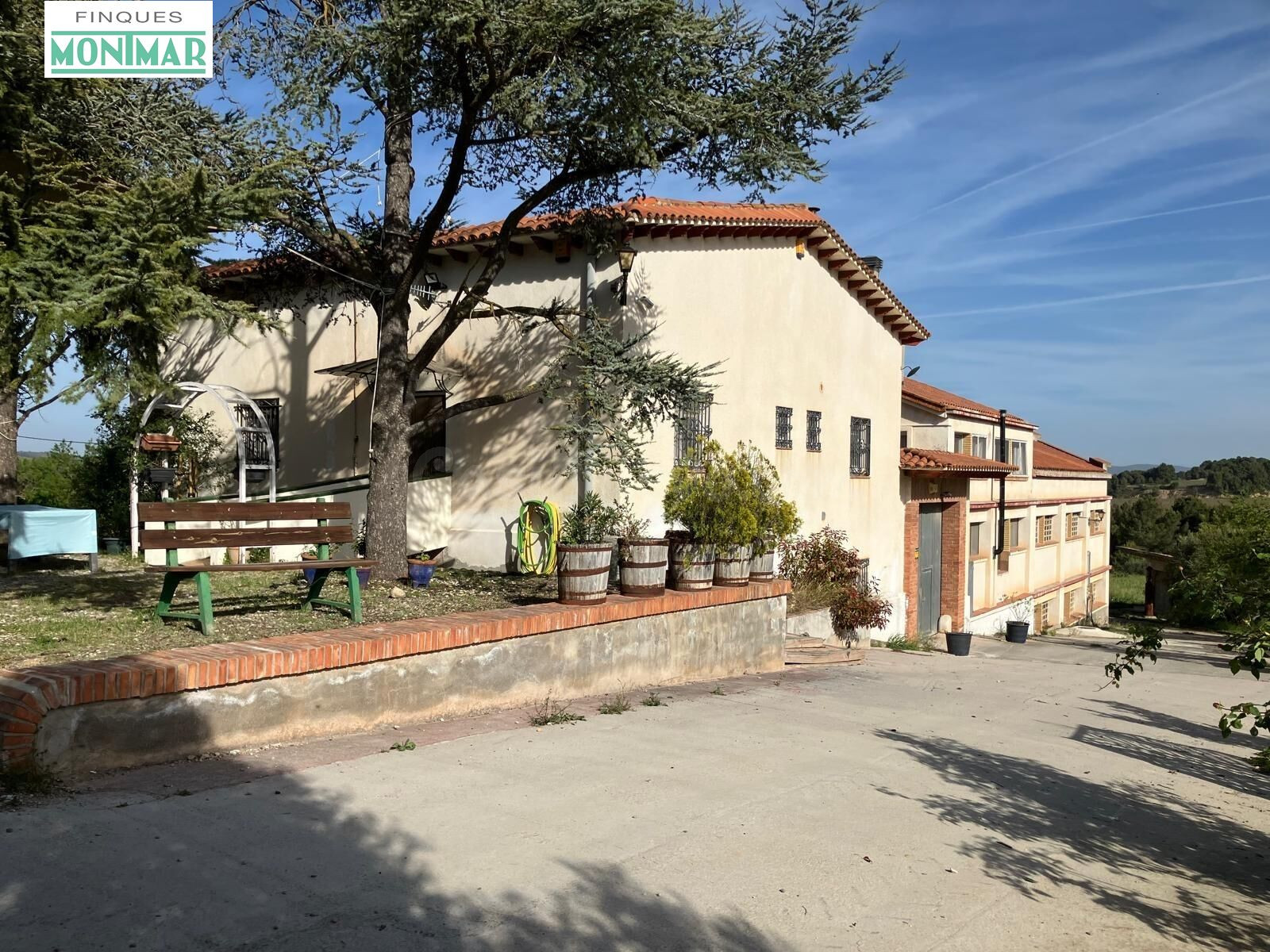 Finca de turismo rural en funcionamiento en el Penedès, con dos viviendas y capacidad para 22 personas