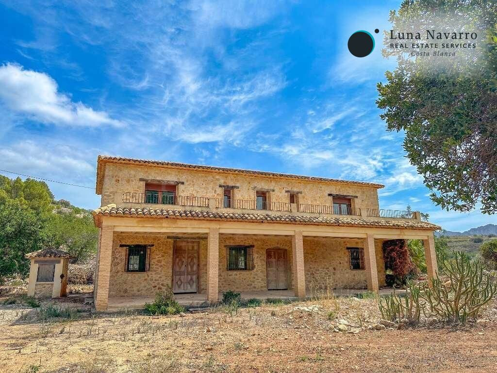 Finca rústica con encanto y vistas a la montaña en Tàrbena