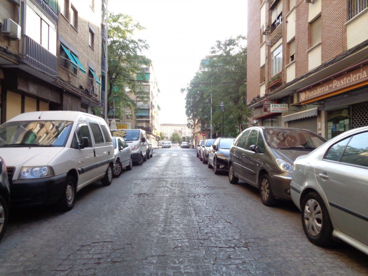 Local comercial 65m² en alquiler - Av. Barcelona - Viñuela - Rescatado