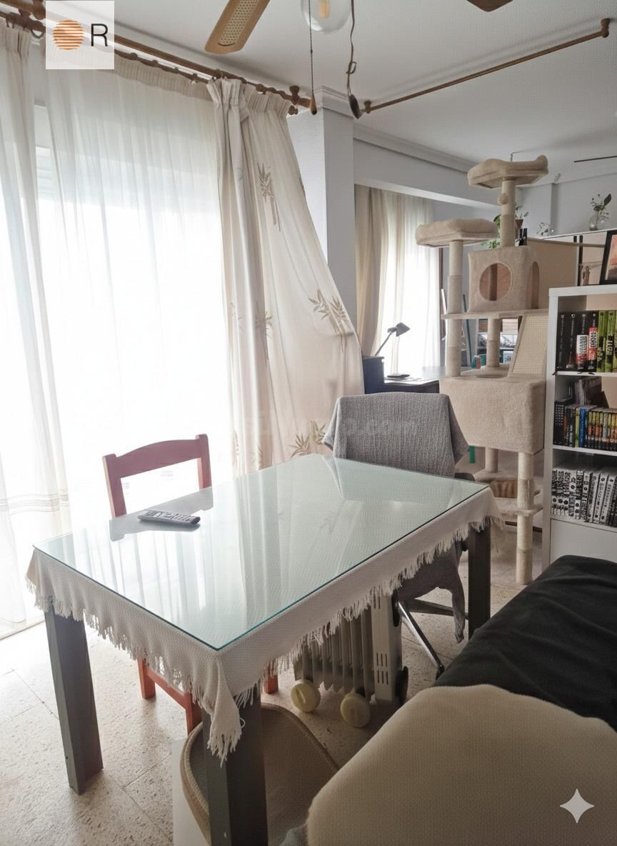 Amplio Piso 5 dormitorios, 2 baños, terraza, trastero, patio y ascensor