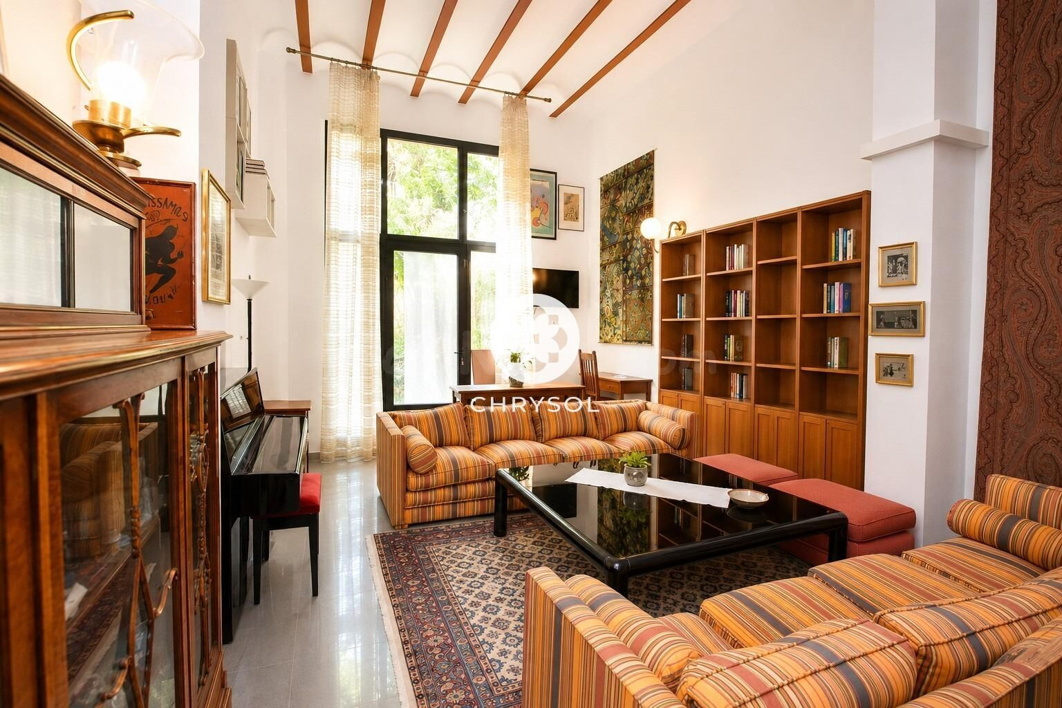 Vivienda con carácter tipo loft, techos altos y acceso directo desde la calle en Galvany
