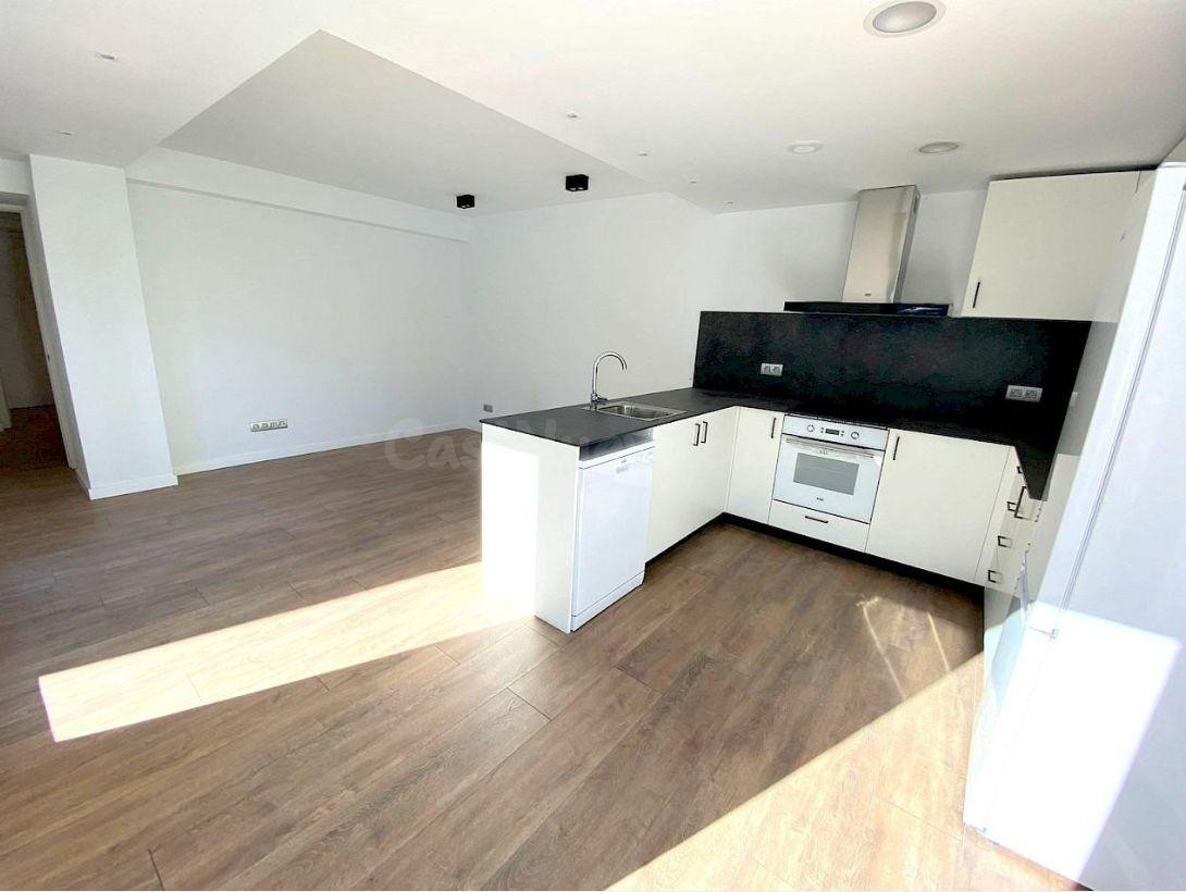 Piso Dúplex en la zona Ciutat de Valls de 146.27 m +  23.41 m2 de terraza, 4hab y 3 baños, 1 pàrquin