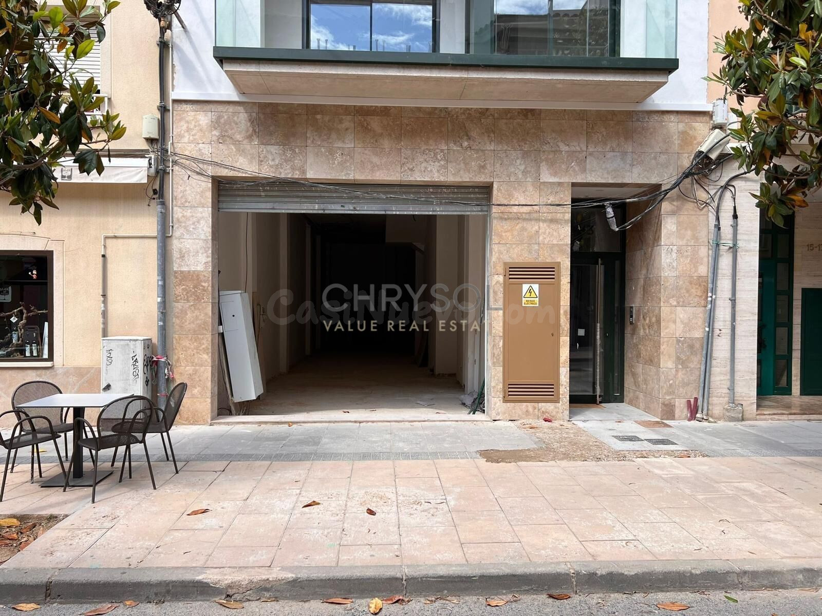 Local comercial de obra nueva en el corazón del puerto de Cambrils.