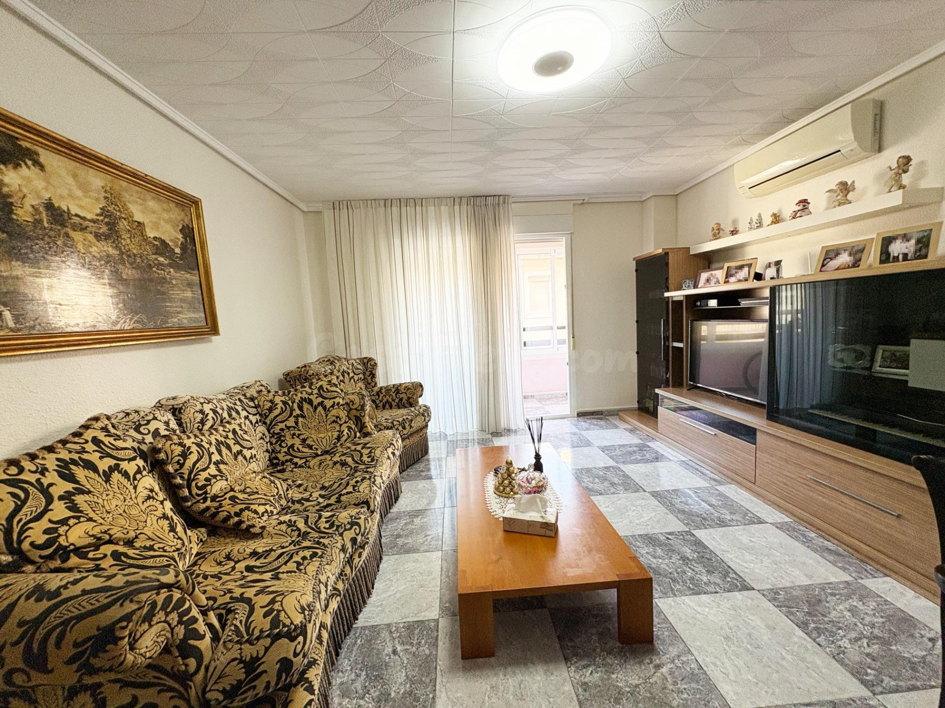 Piso de 4 habitaciones en venta en Almoradí
