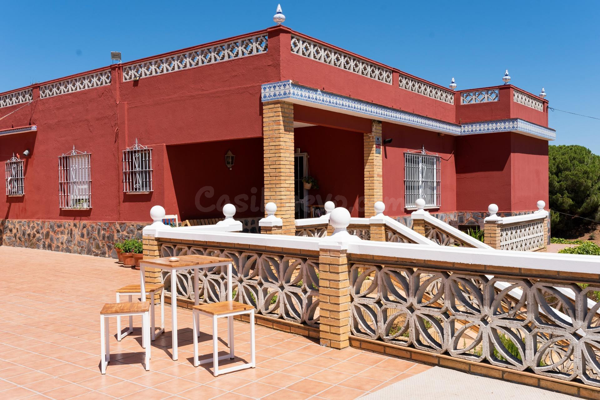Finca Soleada de una sola planta con piscina, árboles frutales y gran jardín