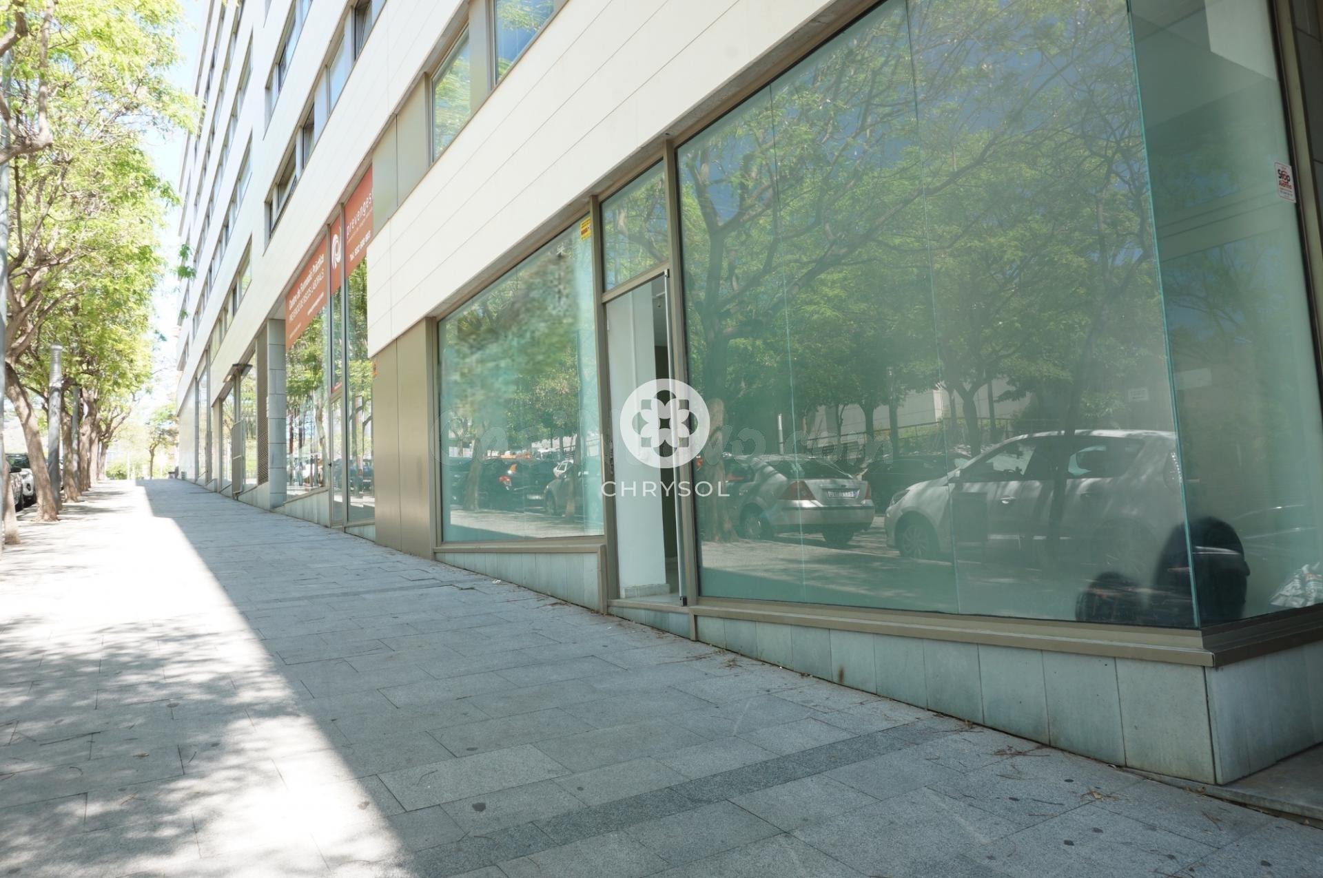Local en Venta de 141m2 en Carrer Ernest Lluch (Collblanc)