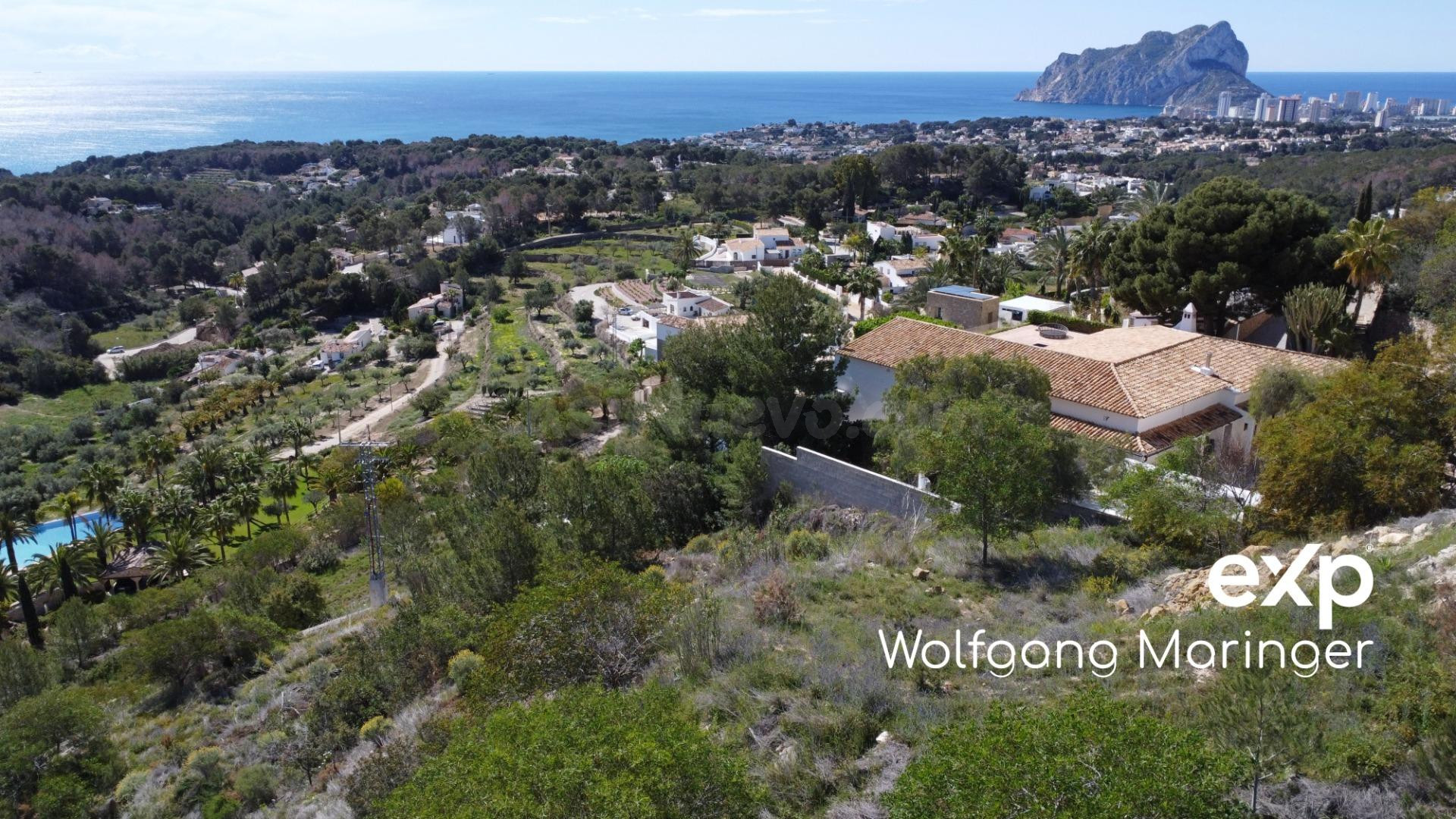 Vistas infinitas al mar y esencia mediterránea: dos exclusivos solares en La Fustera, Benissa