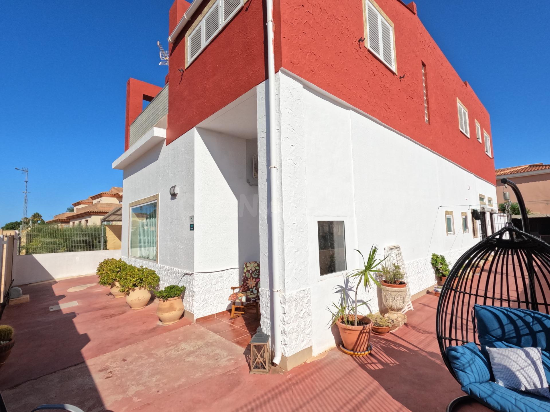 Exclusiva Propiedad en Lomas de Rame con Vivienda Doble y Local Comercial
