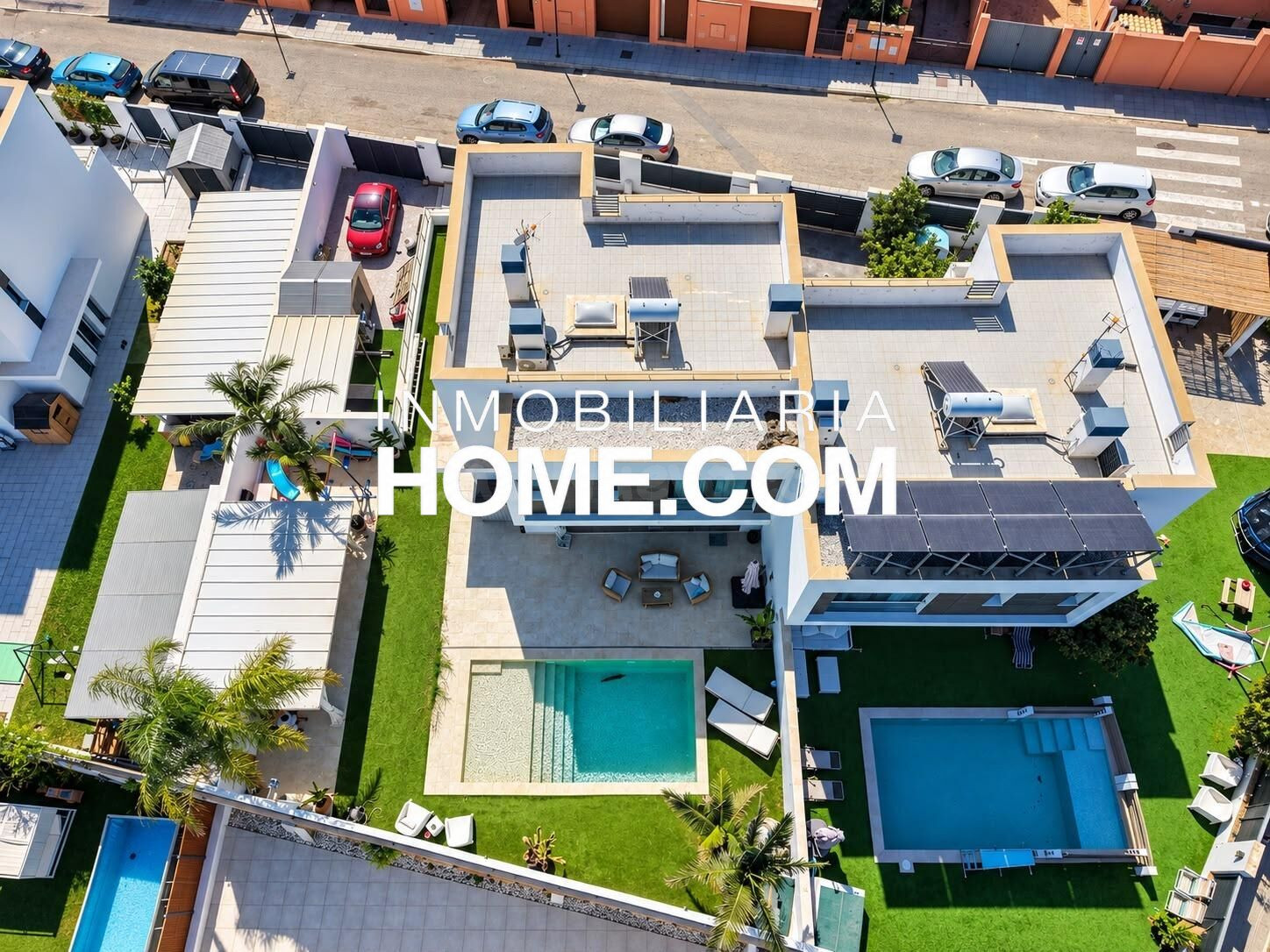 Exclusivo chalet pareado con piscina privada, jardín y espacios diseñados para disfrutar – una vivienda que marca la diferencia