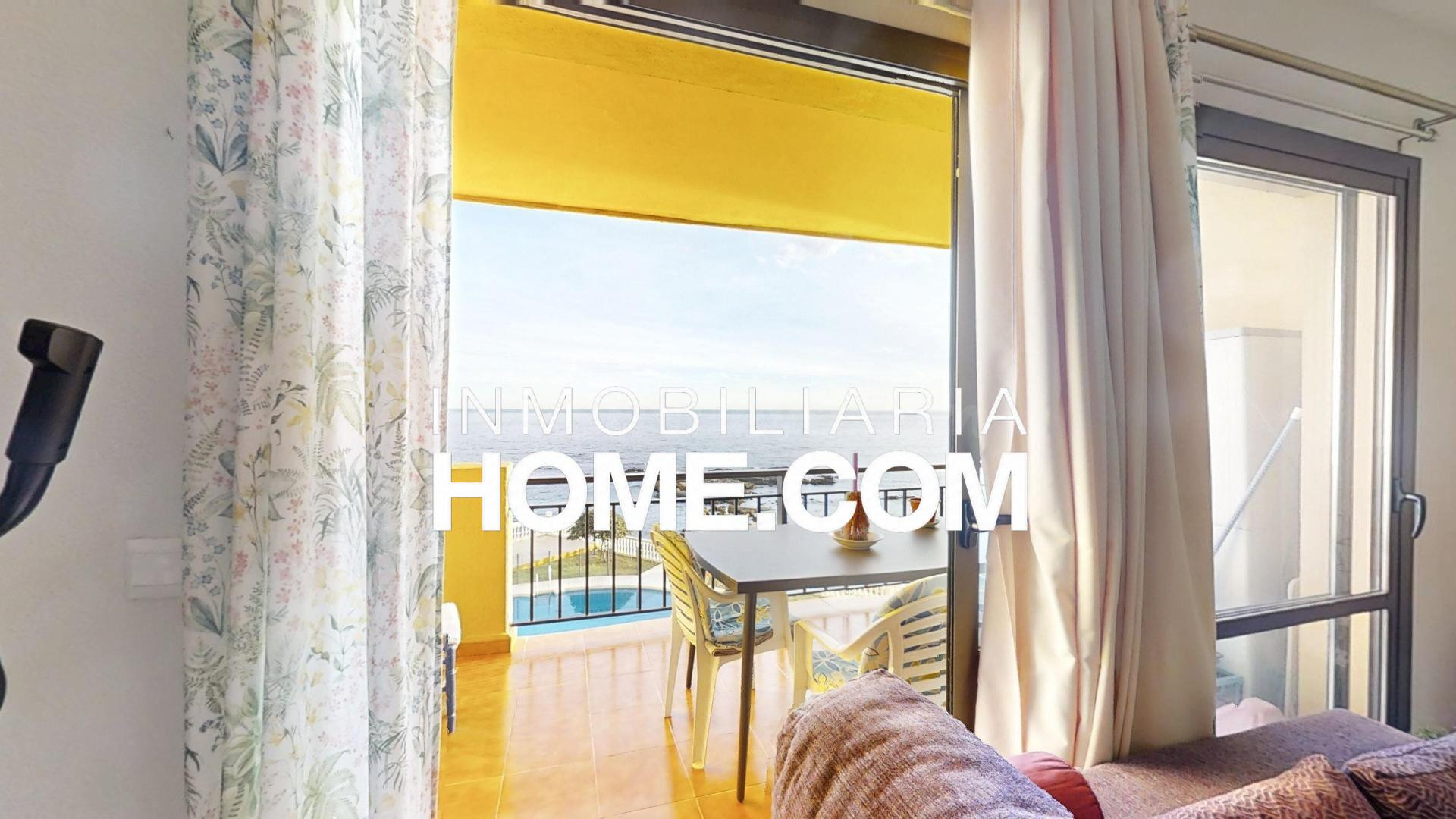 Vivienda Única en Primerísima Línea con Vistas de Crucero