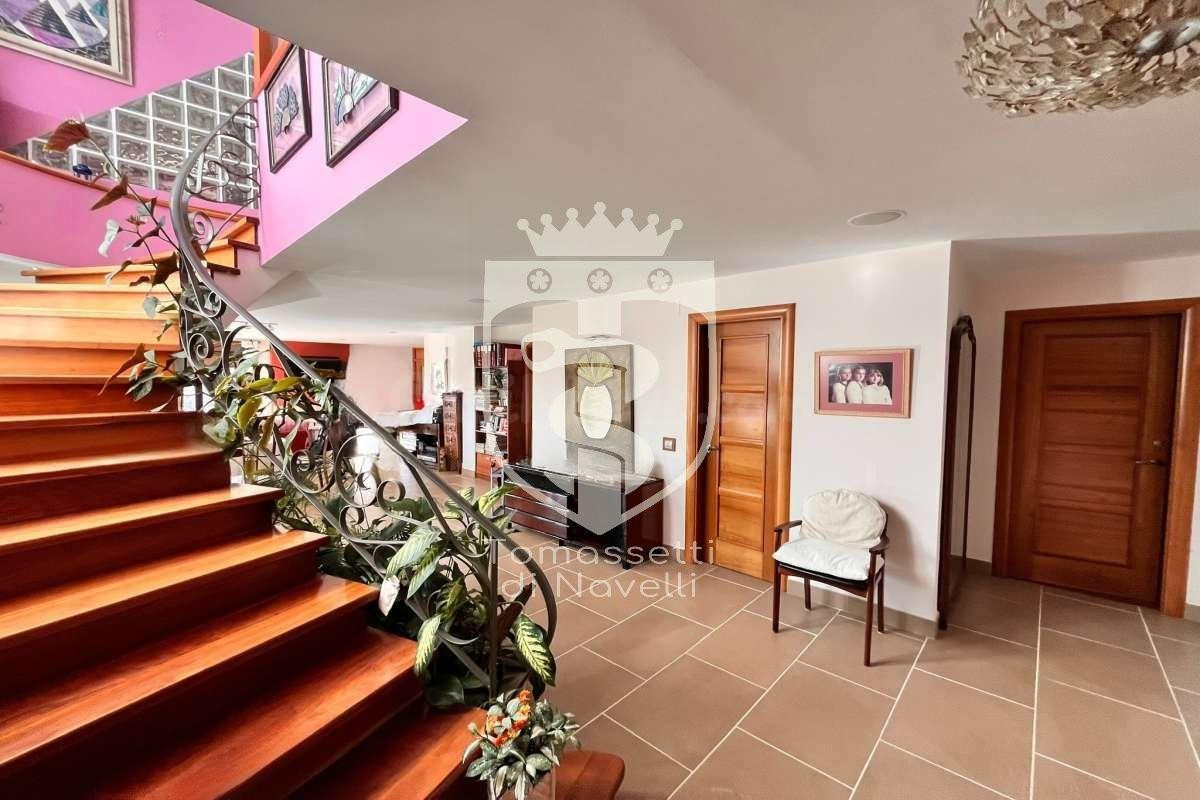 Chalet independiente de 484 m2 con rentabilidad activa en Torrelodones Pueblo – Venta Off-Market