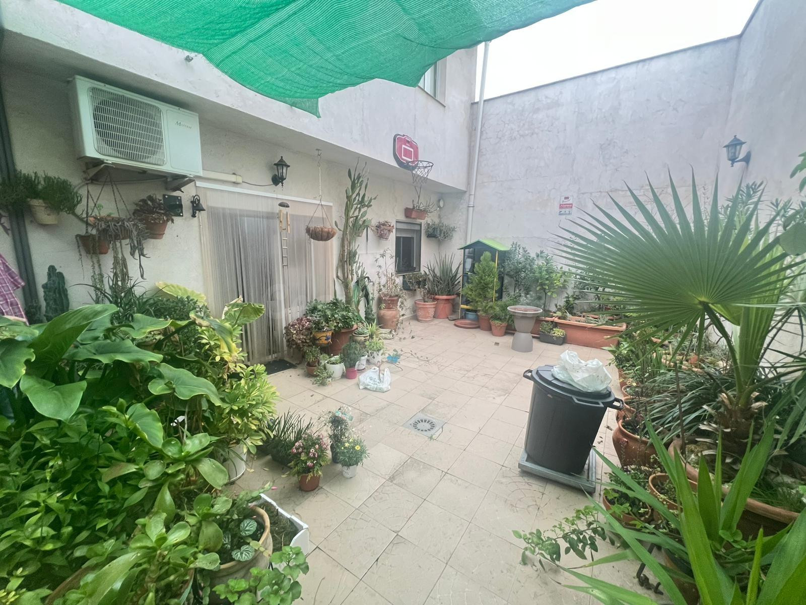CASA REFORMADA CON PATIO, GARAJE Y GUARDILLA