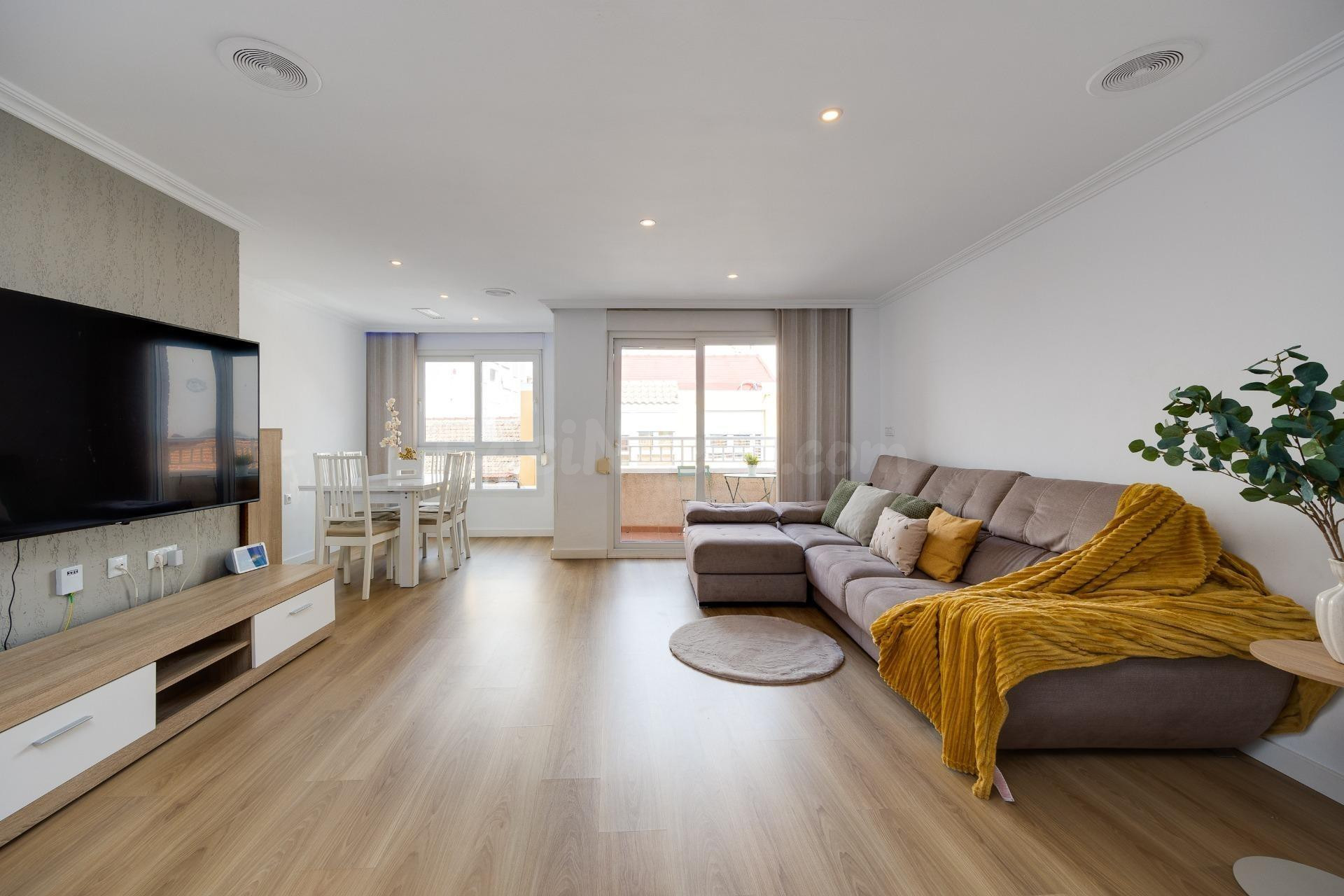 GRAN APARTAMENTO EN TORREVIEJA,3 HAB, 2 BAÑOS