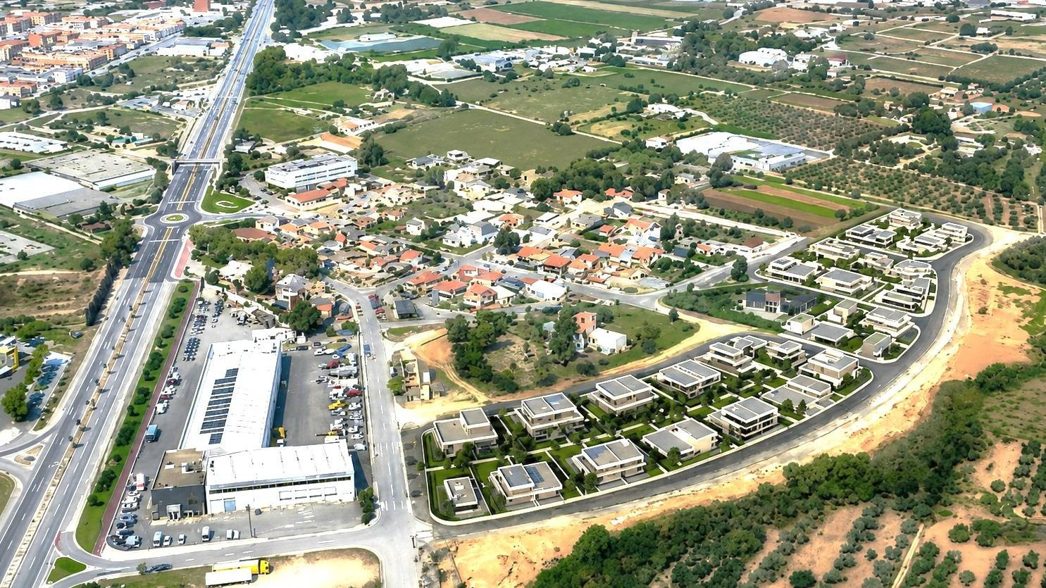 PARCELAS DISPONIBLES EN URBANIZACIÓN MAS CARPA