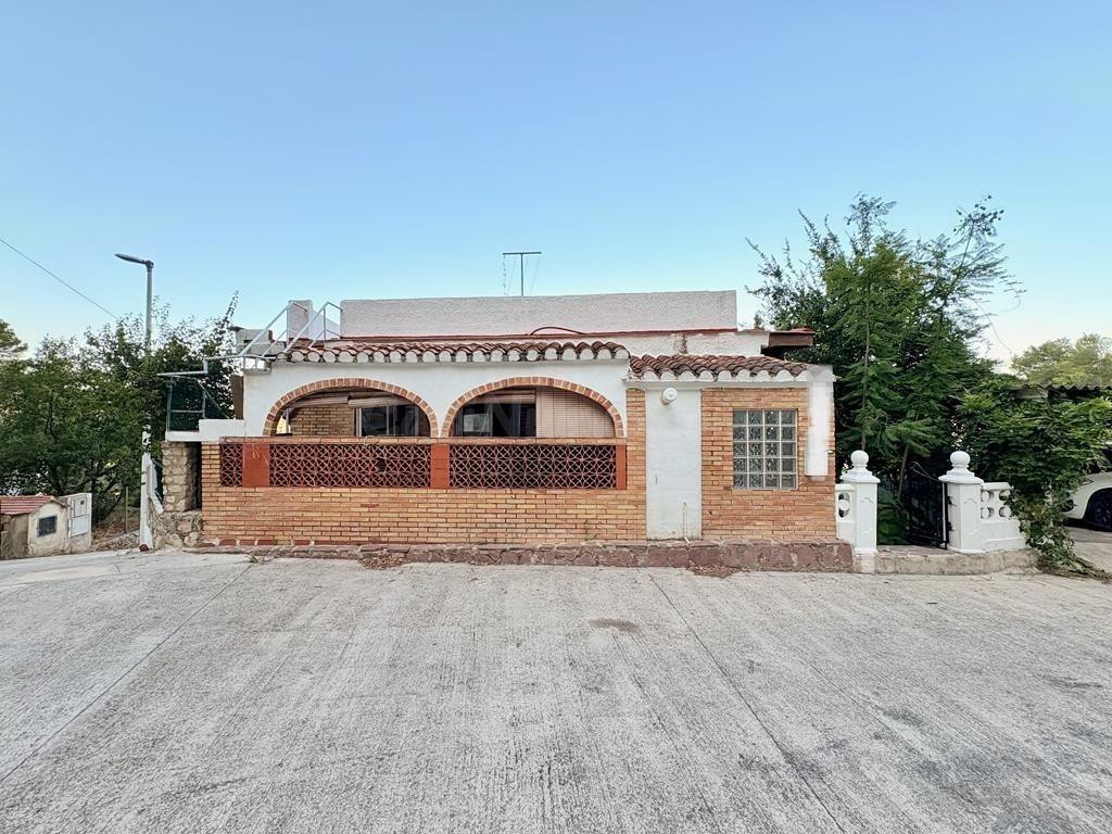 GRAN CHALET CON PISCINA PROPIA EN GANDIA, 4 HAB, 2 BAÑOS