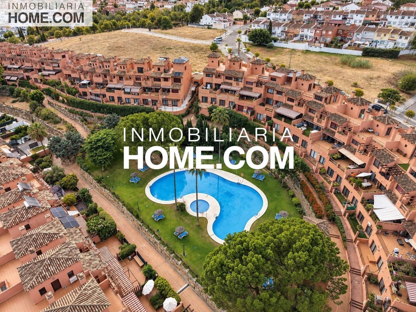 Espectacular adosado de 332 m2 con 5 dormitorios y gran Apar