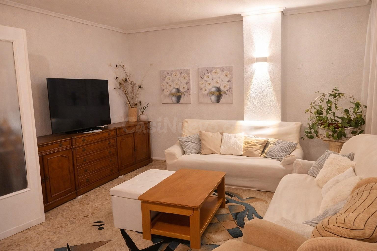 Oportunidad única: vivienda con balcón y galería privada