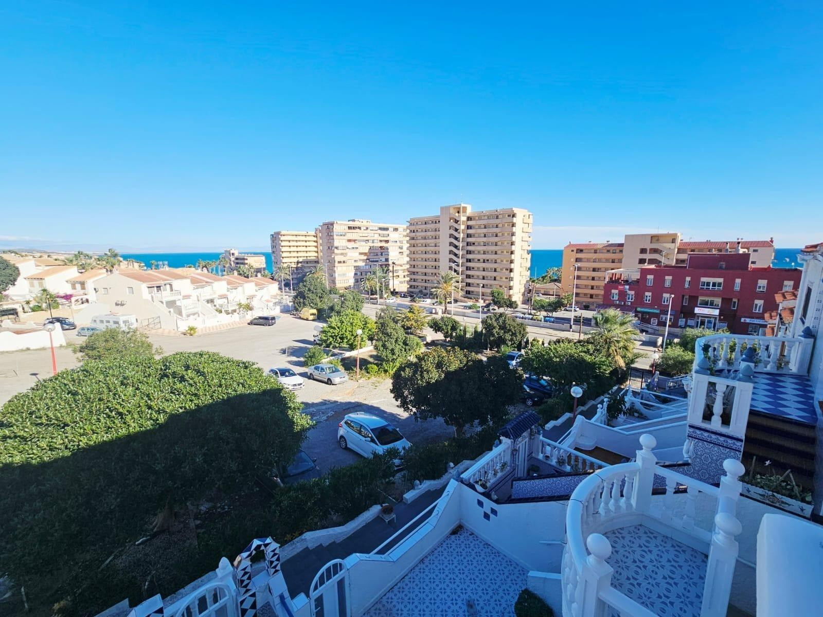 BONITO DÚPLEX EN CABO CERVERA: 3 HAB, 2 BAÑOS