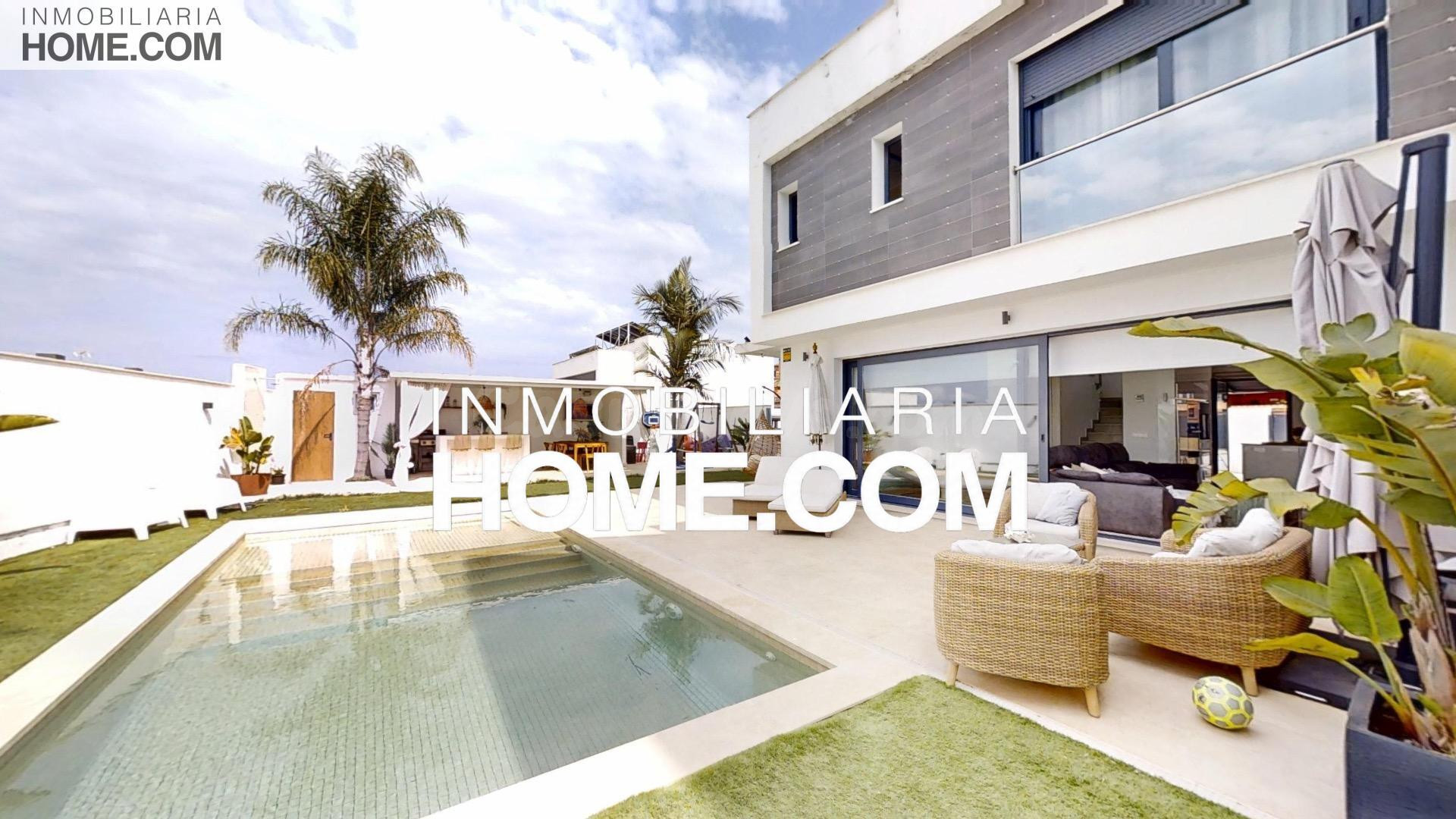 Exclusivo chalet pareado con piscina privada, jardín y espacios diseñados para disfrutar – una vivienda que marca la diferencia