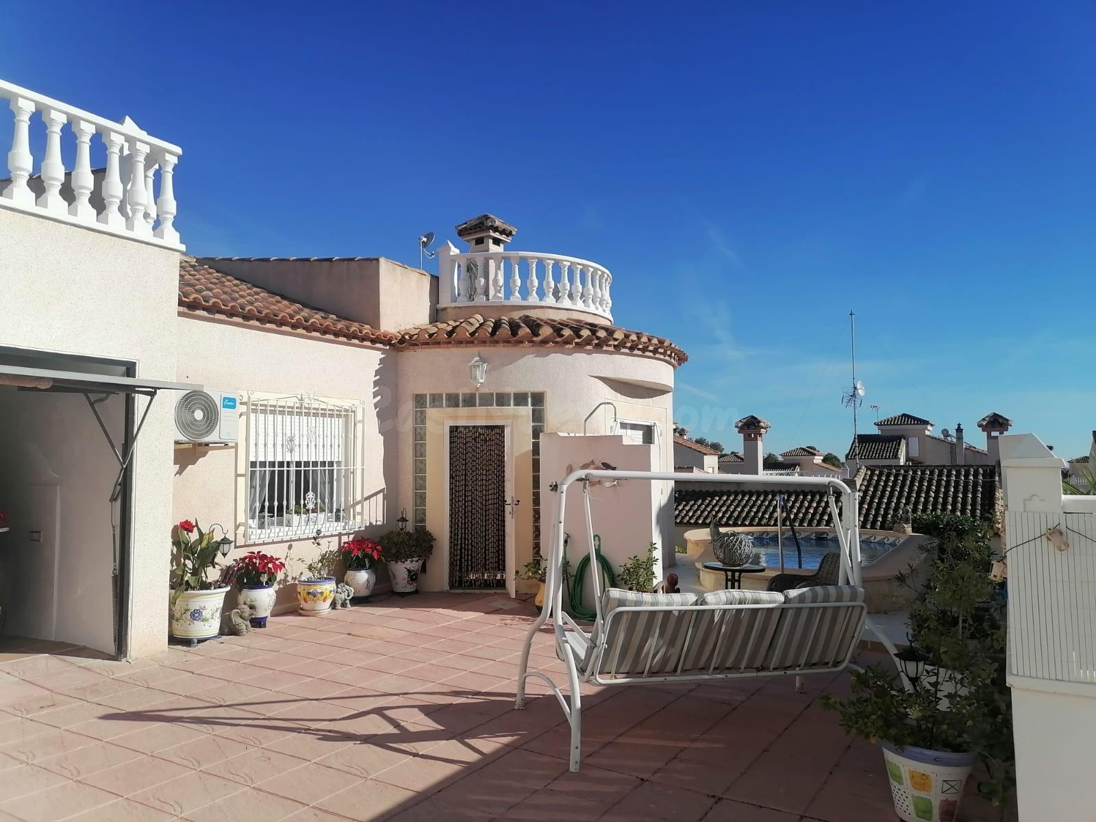 BONITA VILLA EN SAN MIGUEL: 3 HAB, 3 BAÑO