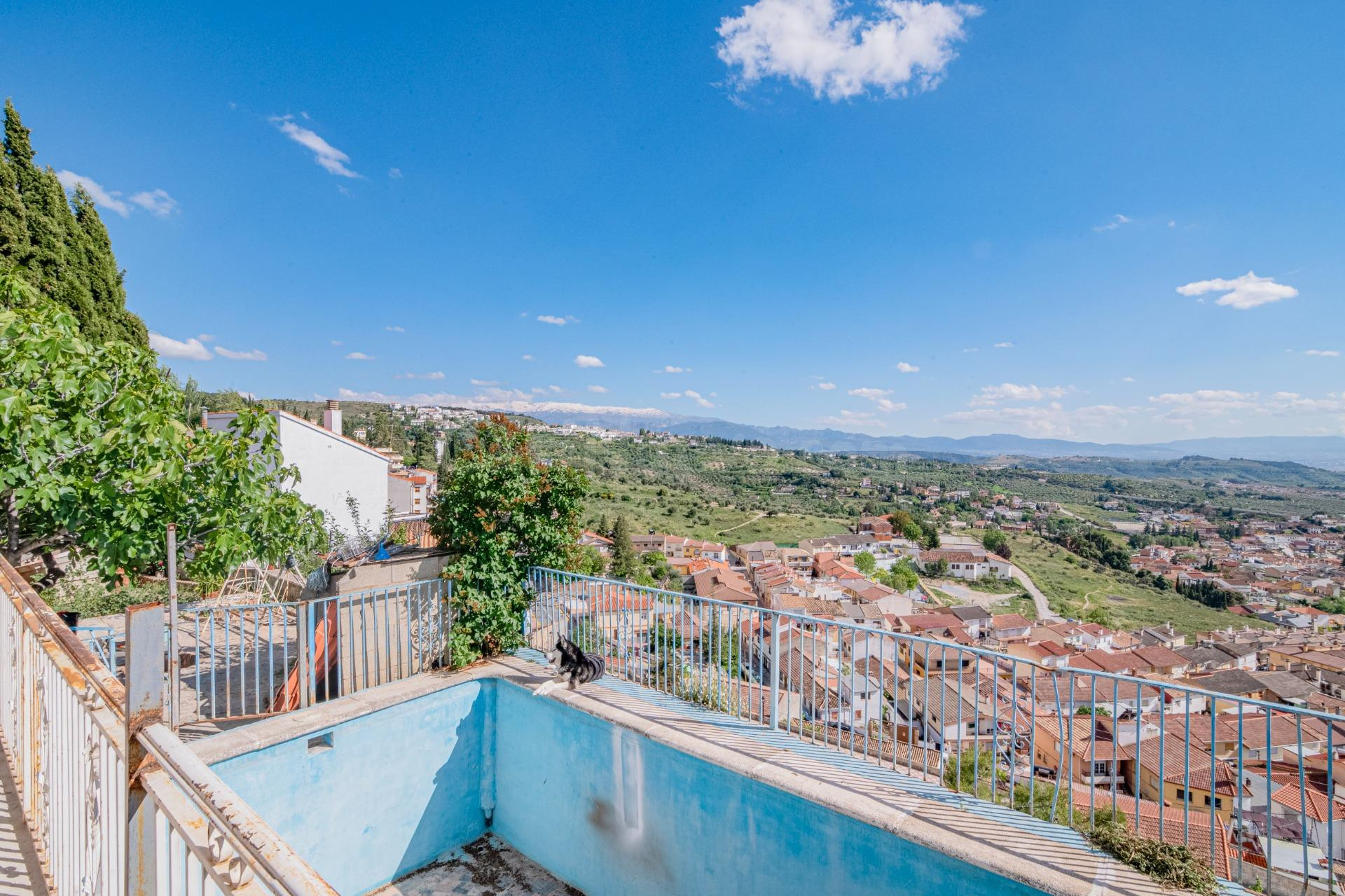 Espectacular vivienda con piscina, terreno y vistas despejad