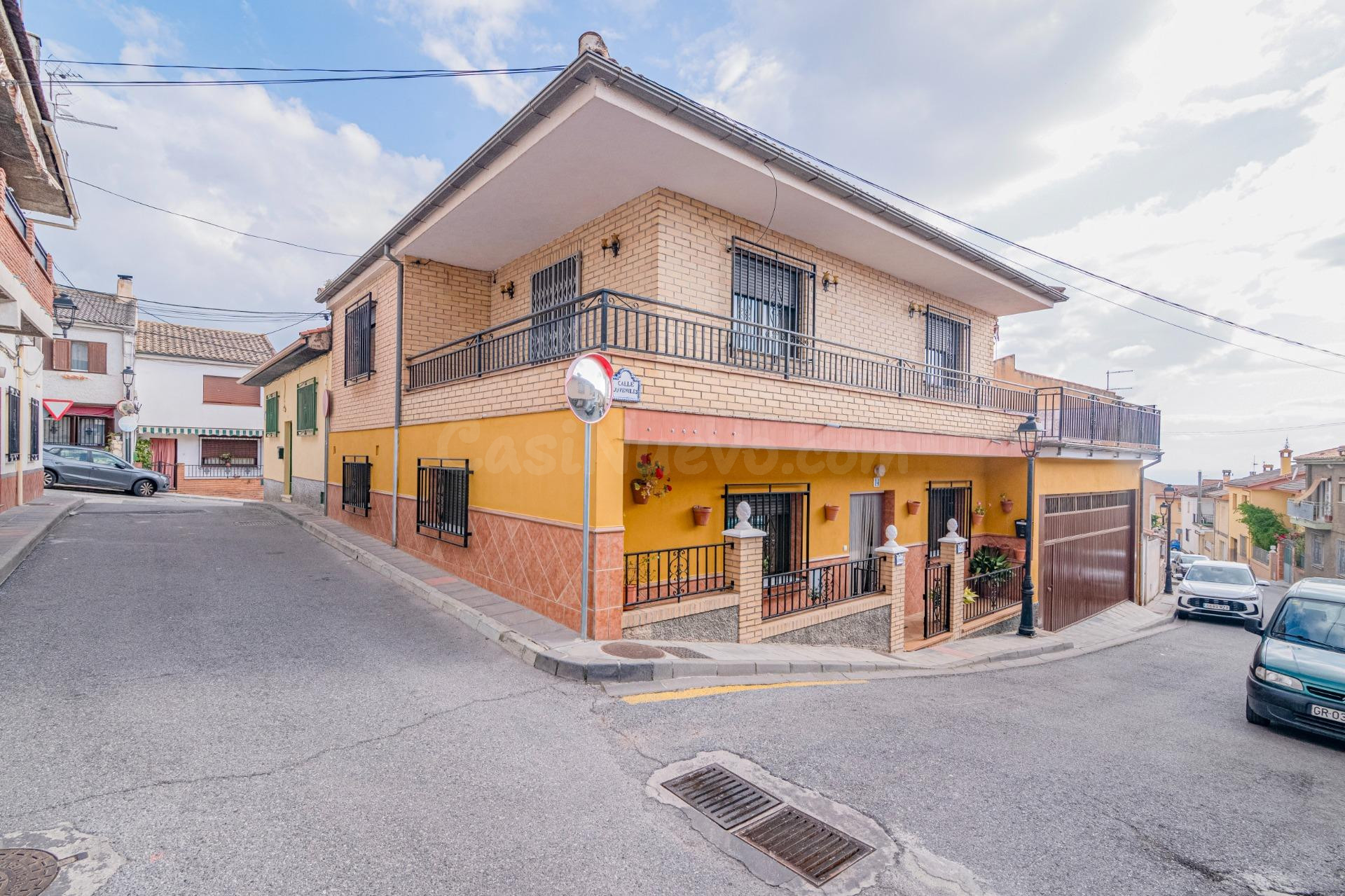 Casa con posibilidades en Alfacar