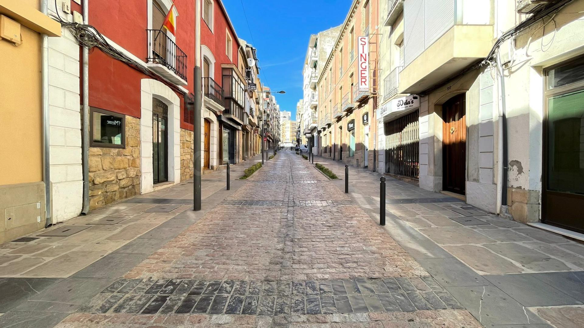 Gran oportunidad: vivienda con local comercial independiente