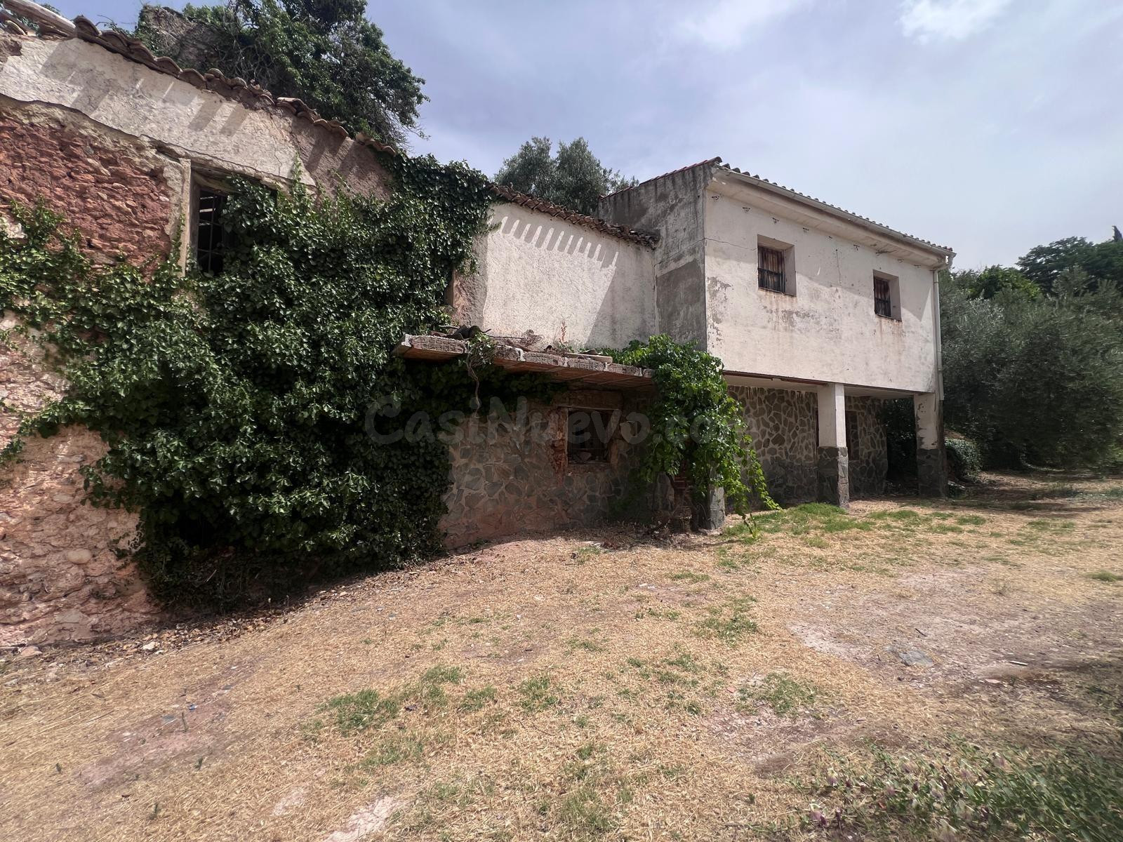 Tres parcelas juntas con dos construcciones - foto 4