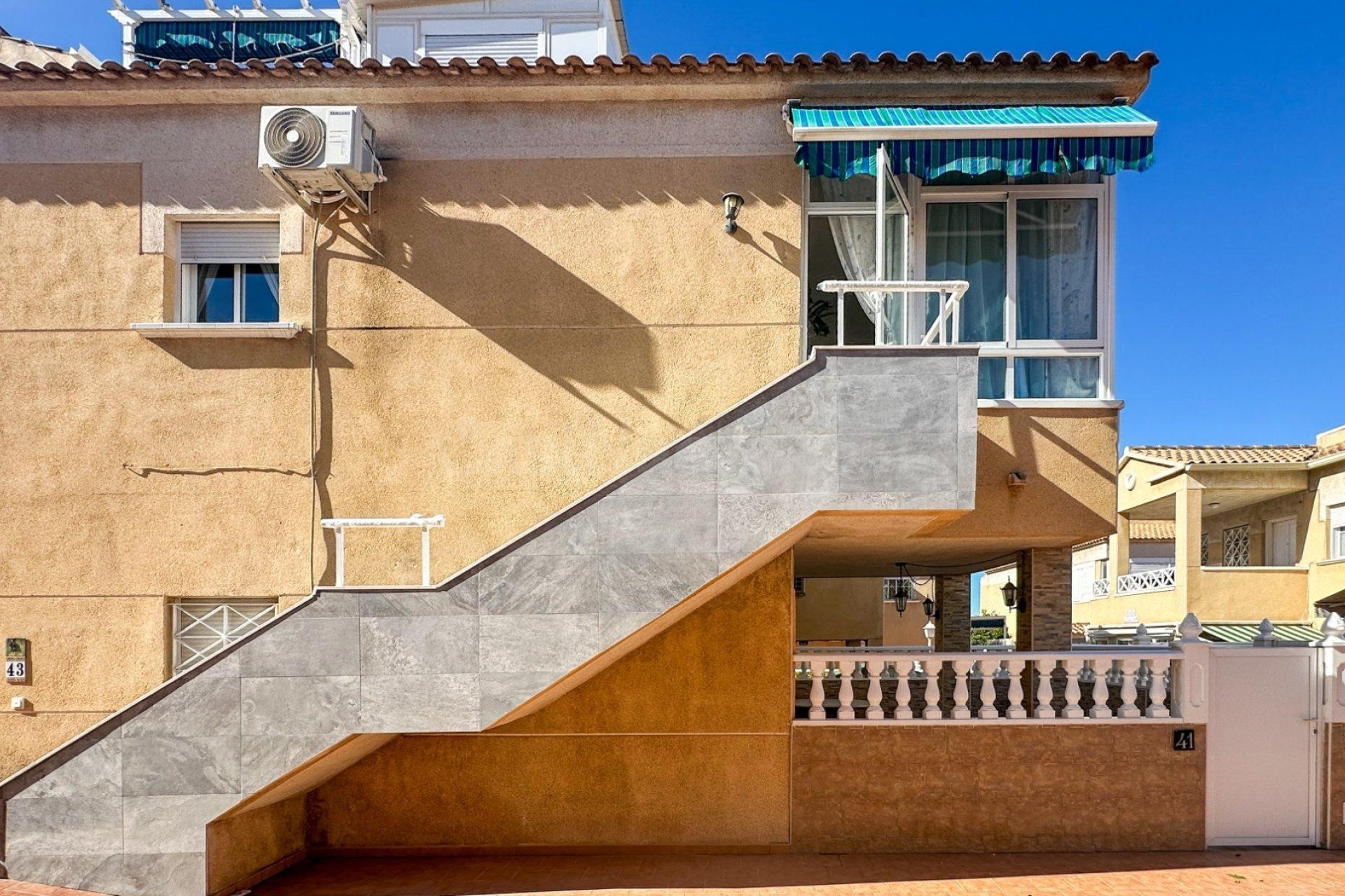 GRAN BUNGALOW EN TORREVIEJA: 2 HAB, 1 BAÑO