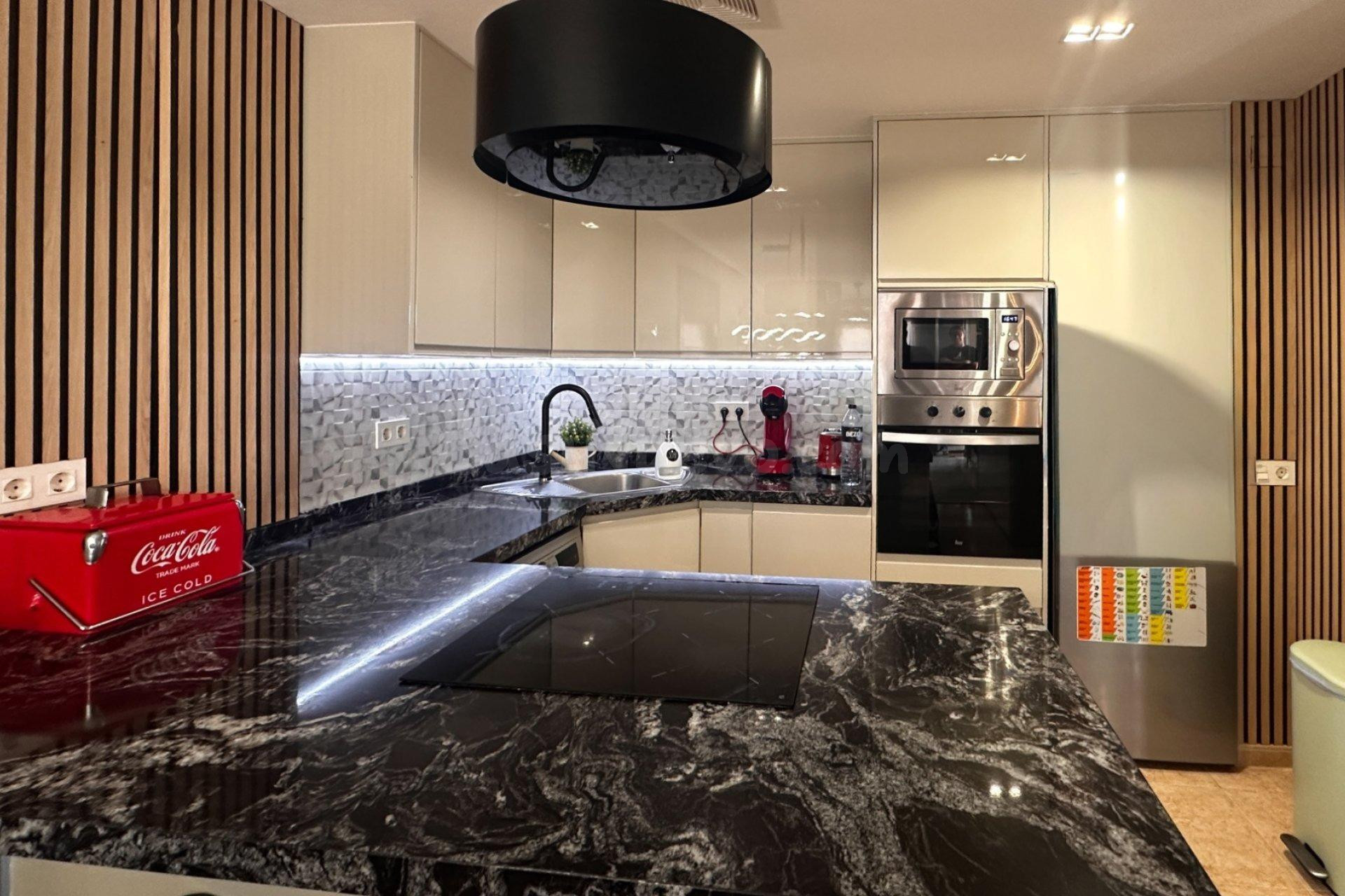 GRAN APARTAMENTO EN TORREVIEJA: 3 HAB, 2 BAÑO