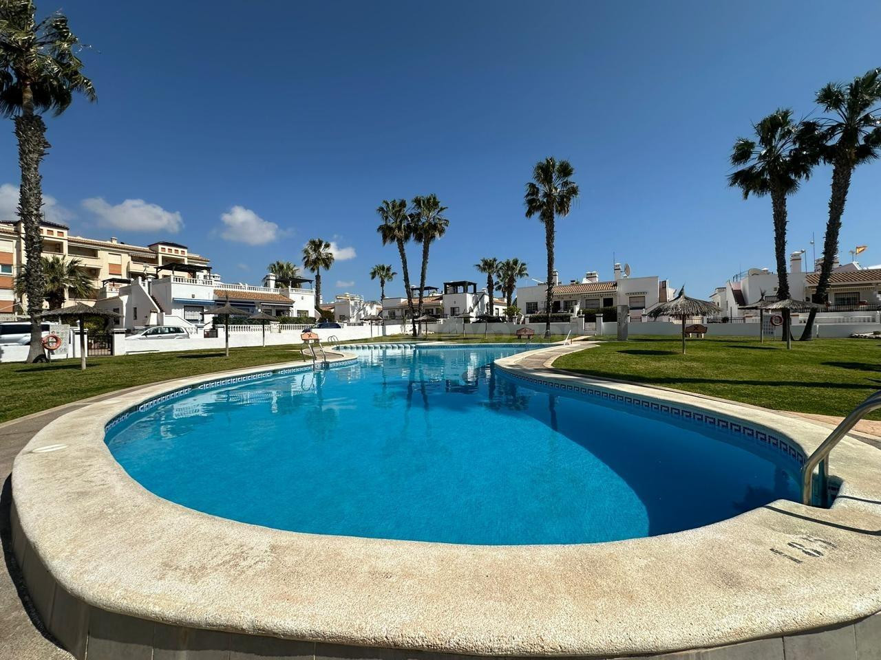GRAN APARTAMENTO EN ORIHUELA COSTA: 2 HAB, 2 BAÑOS