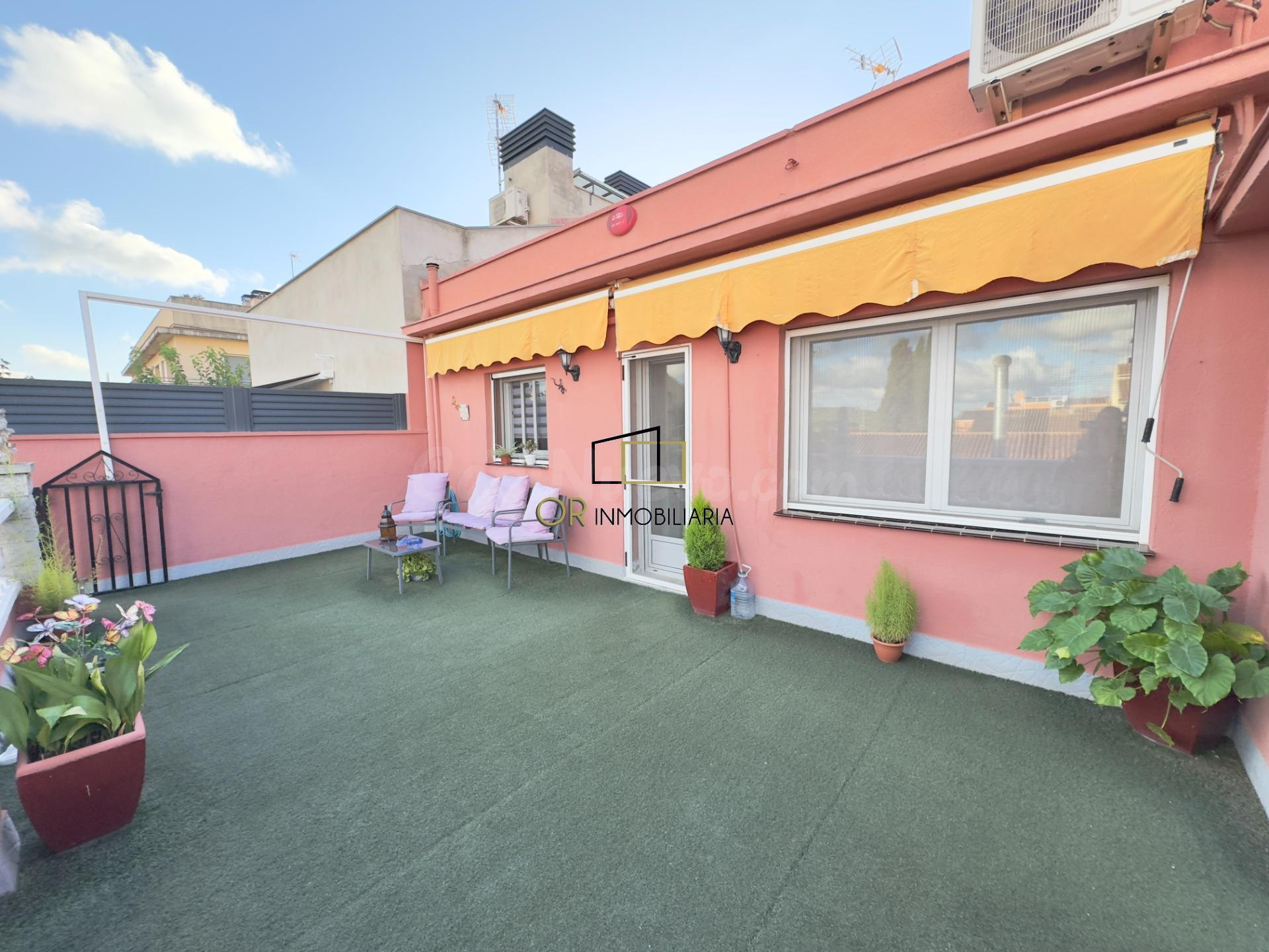 Encantadora casa familiar con dos viviendas y espacio exterior en Moja, Olerdola