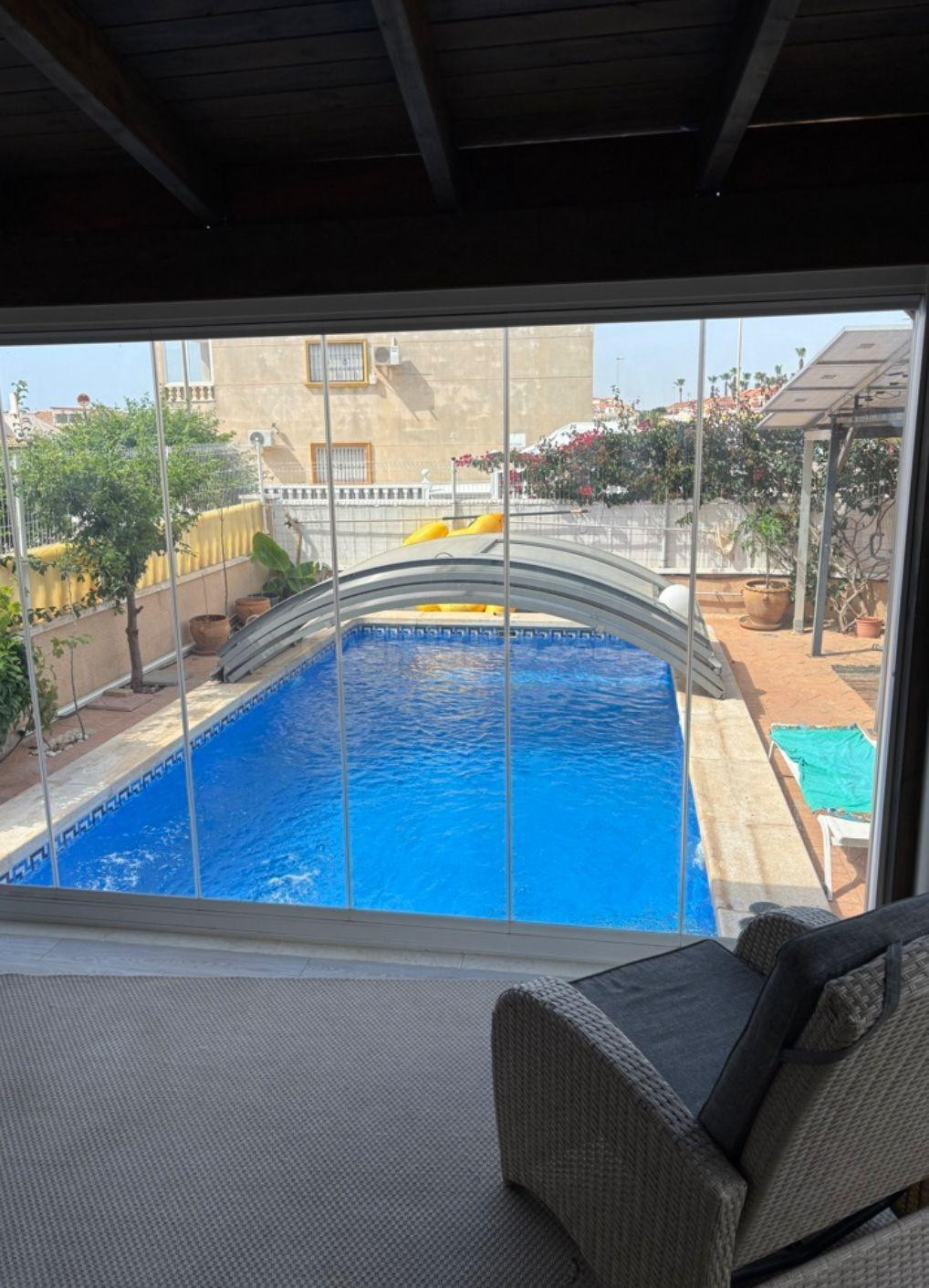 GRAN VIVIENDA EN PLANTA BAJA CON PISCINA PRIVADA EN LA ZENIA: 3 HAB, 3 BAÑOS