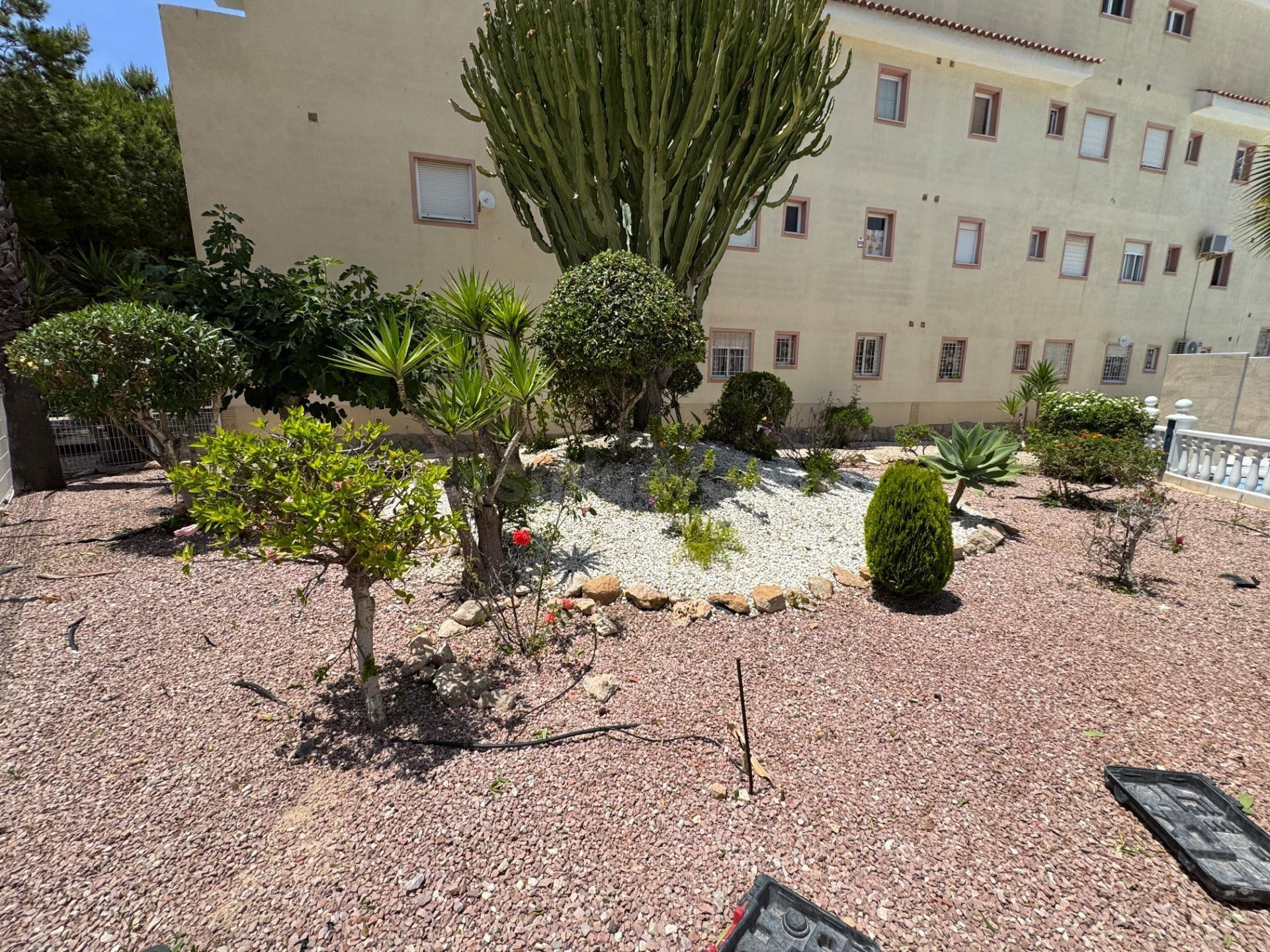 GRAN BUNGALOW EN PLANTA ALTA EN TORREVIEJA: 3 HAB, 2 BAÑO
