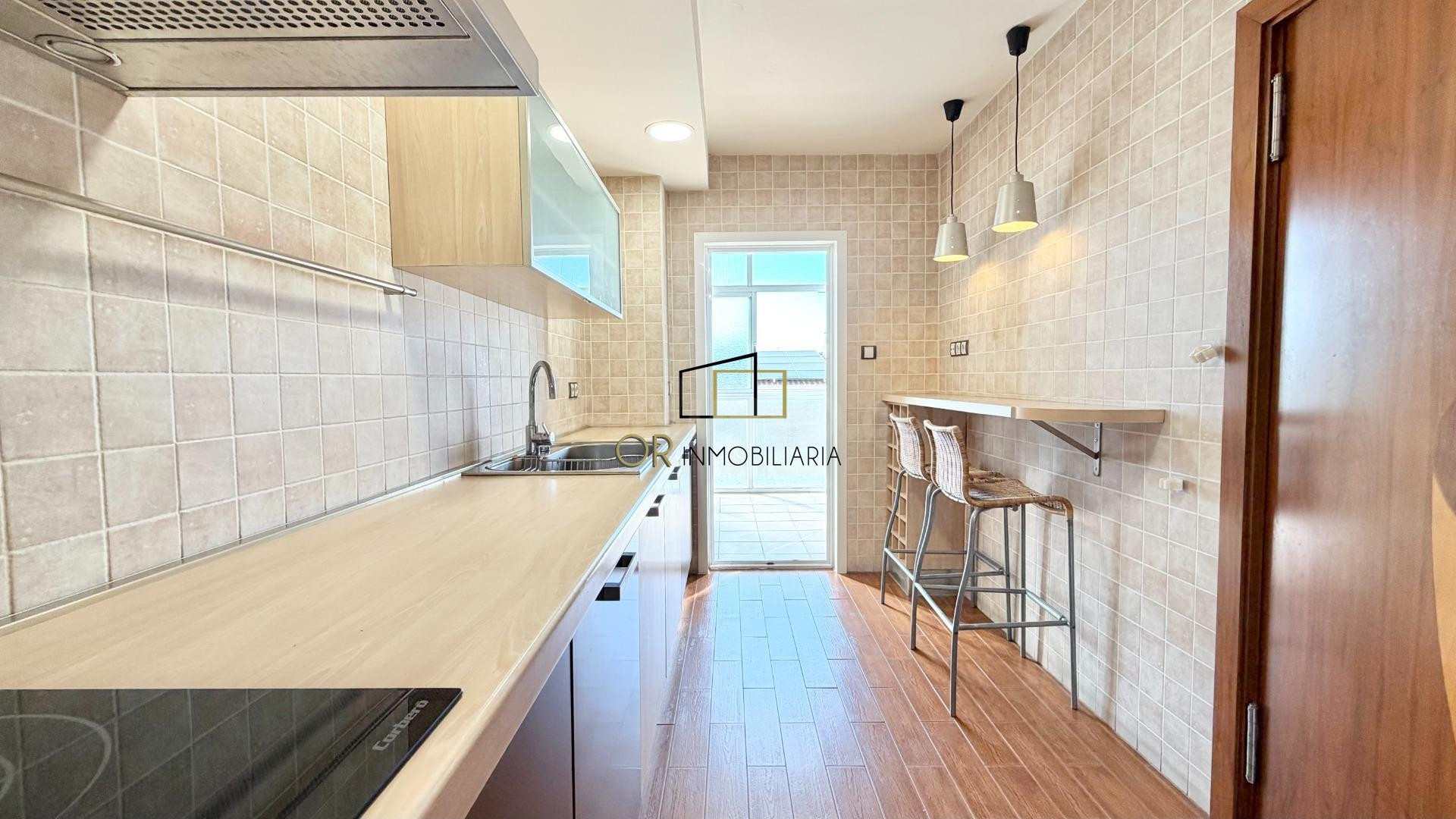 Amplio piso de 4 habitaciones con terraza y parking en La Barceloneta de Vilafranca del Penedès